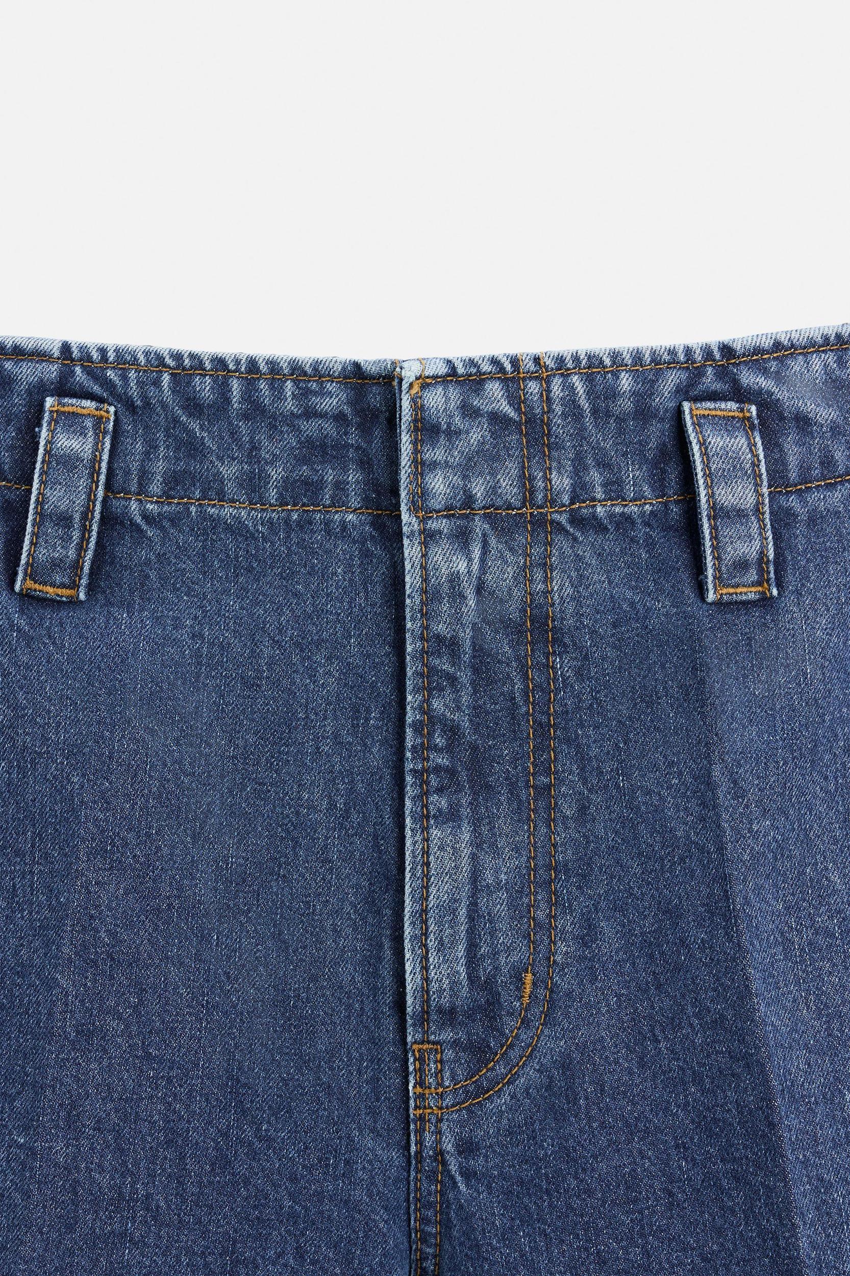 PLEATED STRAIGHT FIT JEANS Product Image