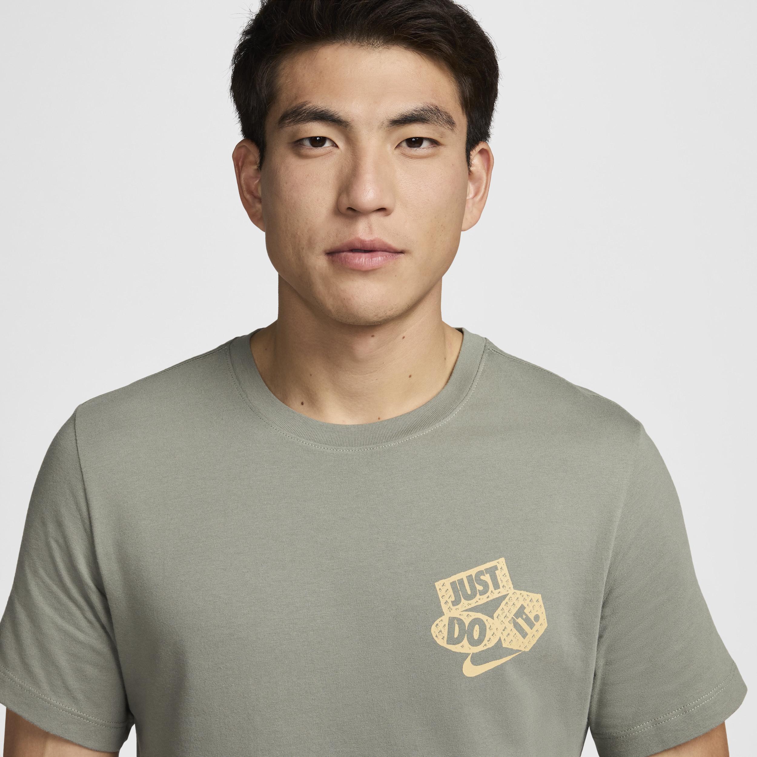 Nike Men's Fitness T-Shirt Product Image