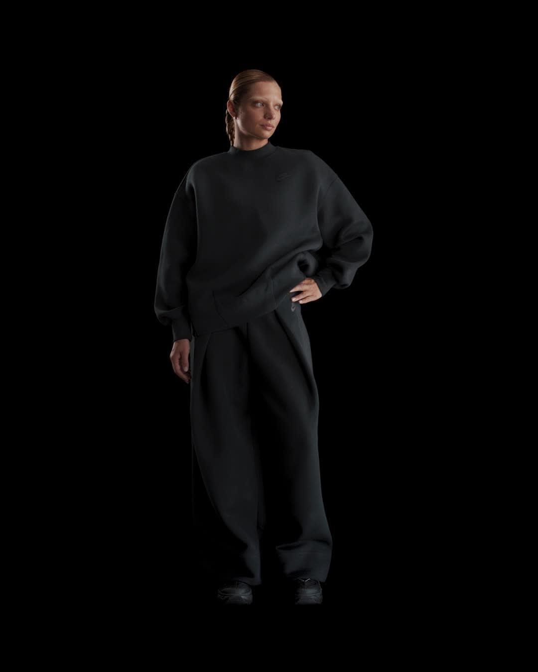 Womens Nike Sportswear Tech Fleece Oversized Crew-Neck Sweatshirt | FV8041-010 Product Image