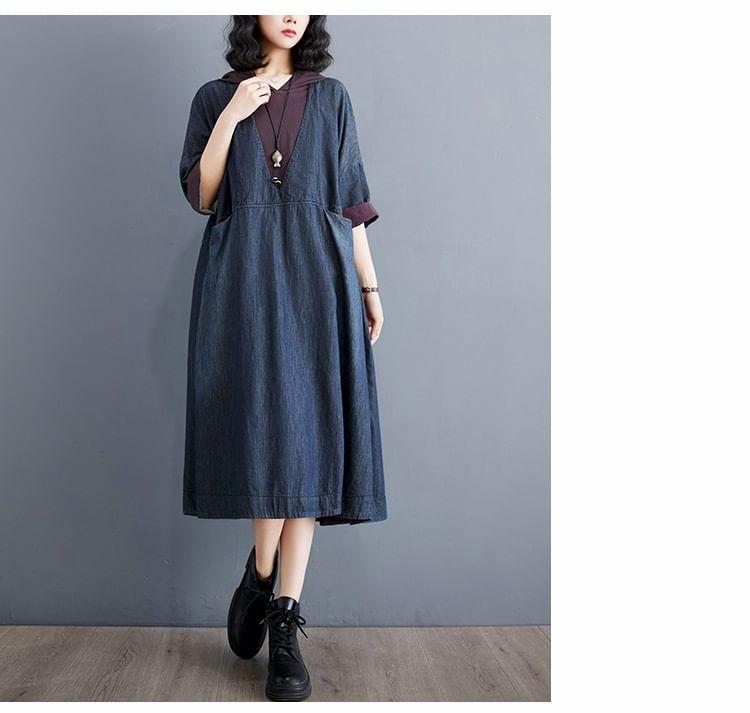 3/4-Sleeve Two Tone Denim Panel Washed Hooded Midi Tunic Dress Product Image