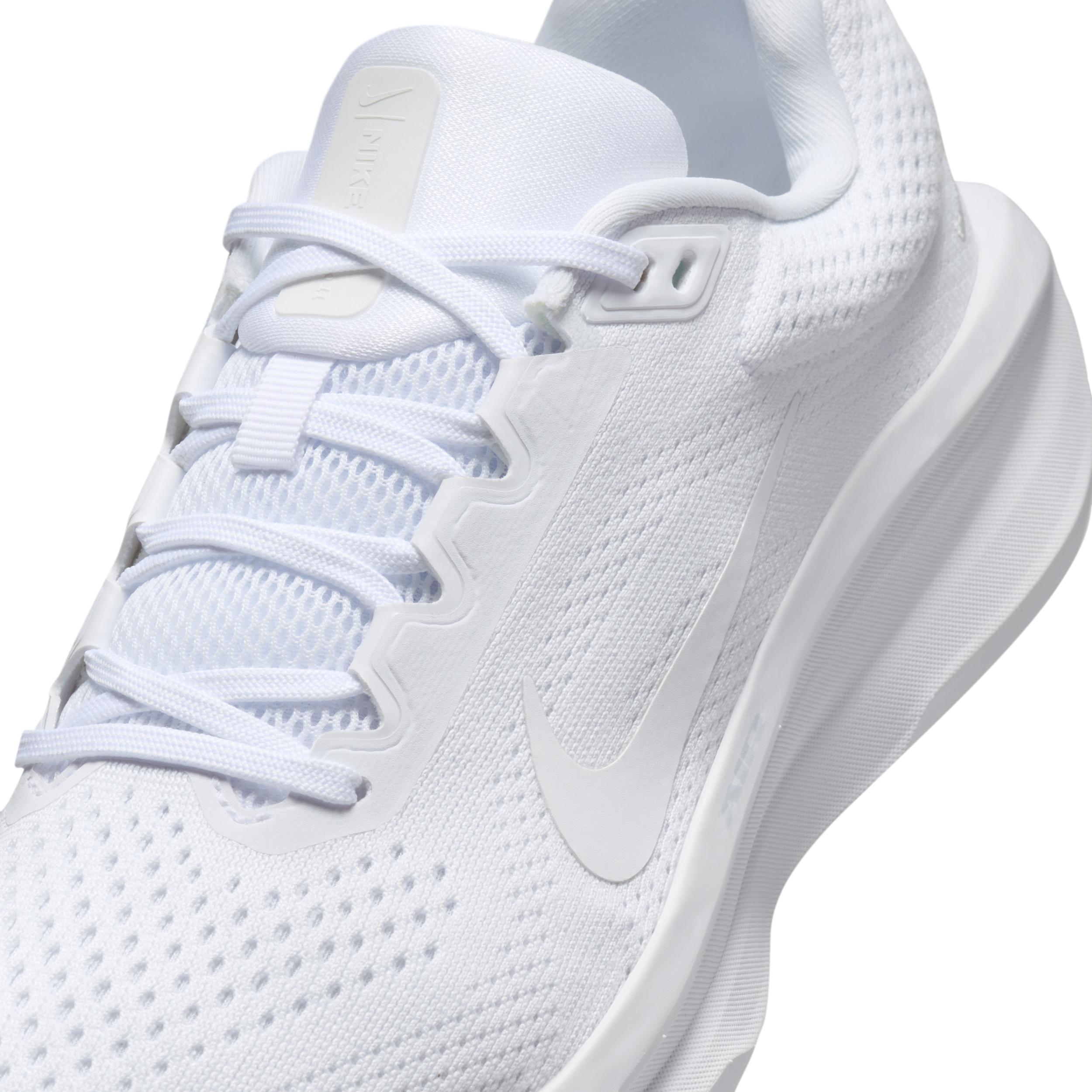 Womens Nike Winflo 11 Running Shoes Product Image