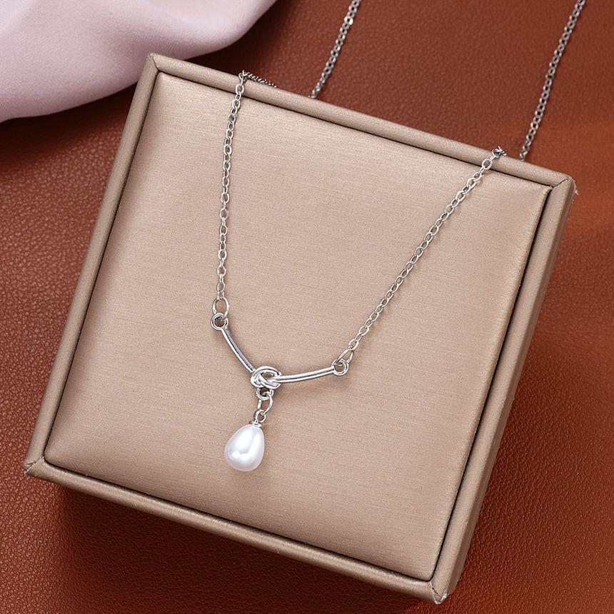 Faux Pearl Necklace Product Image