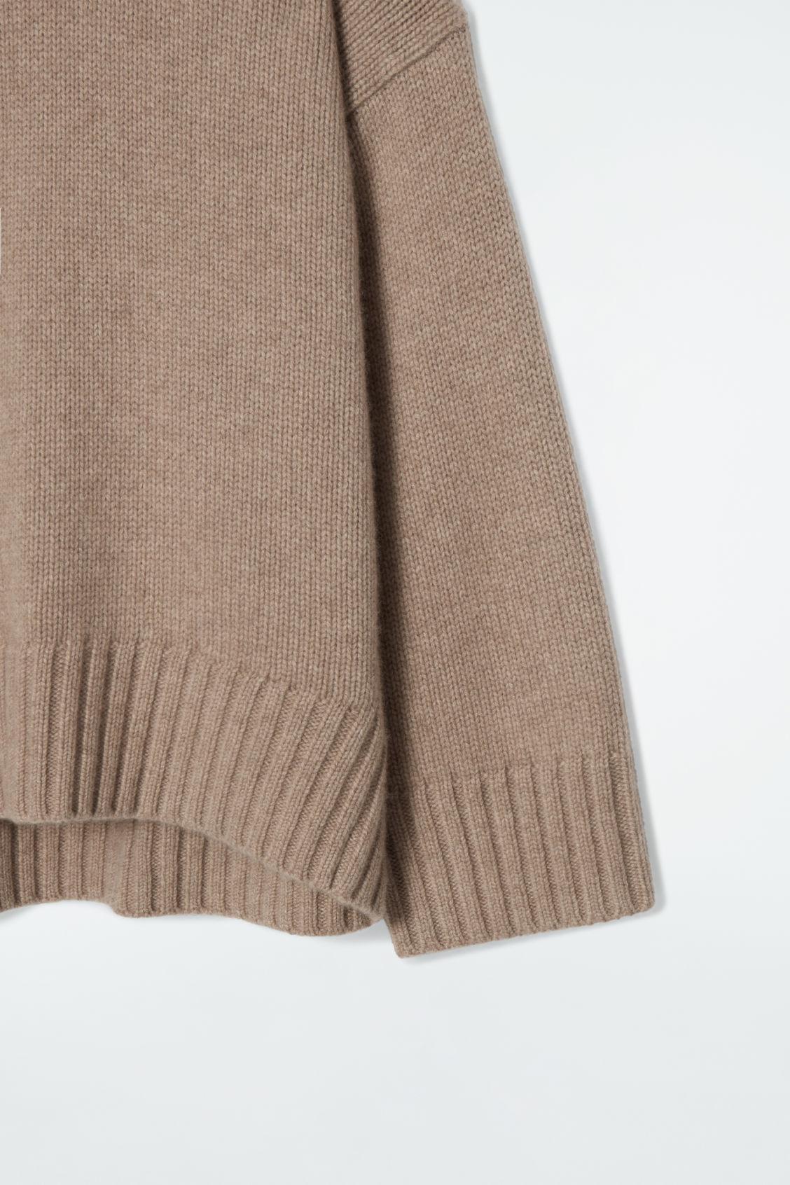 CHUNKY PURE CASHMERE TURTLENECK SWEATER Product Image