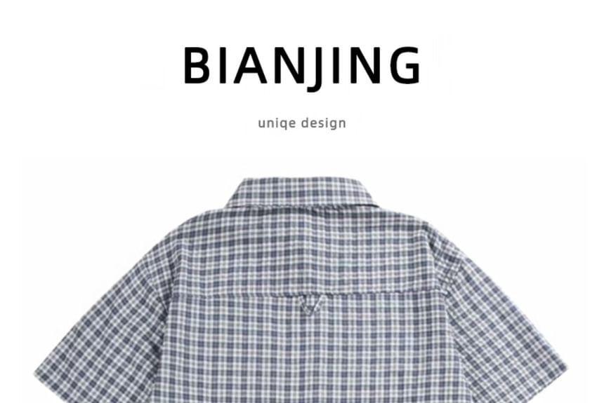 Short-Sleeve Plaid Shirt Product Image
