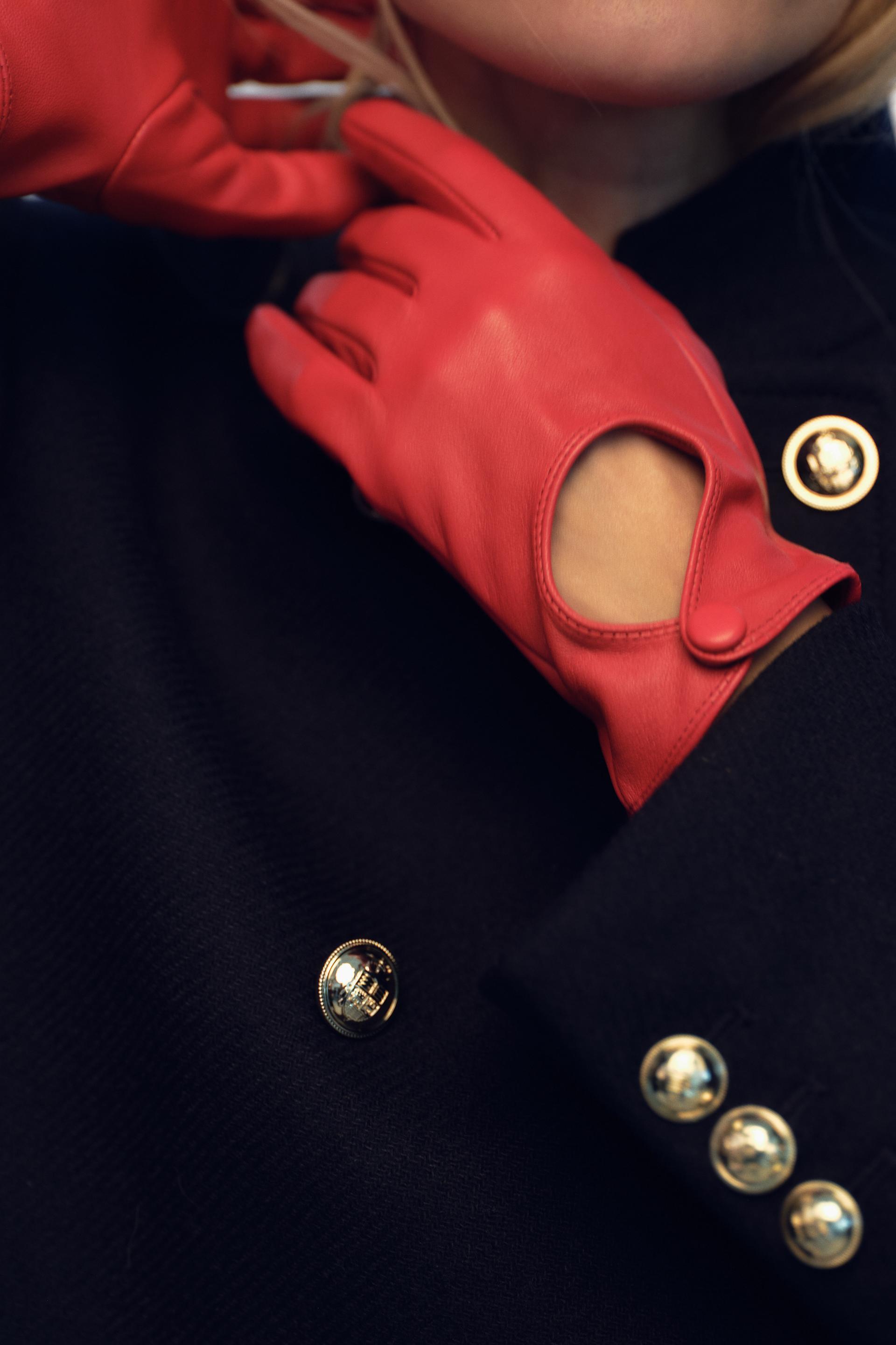 SHORT LEATHER GLOVES Product Image