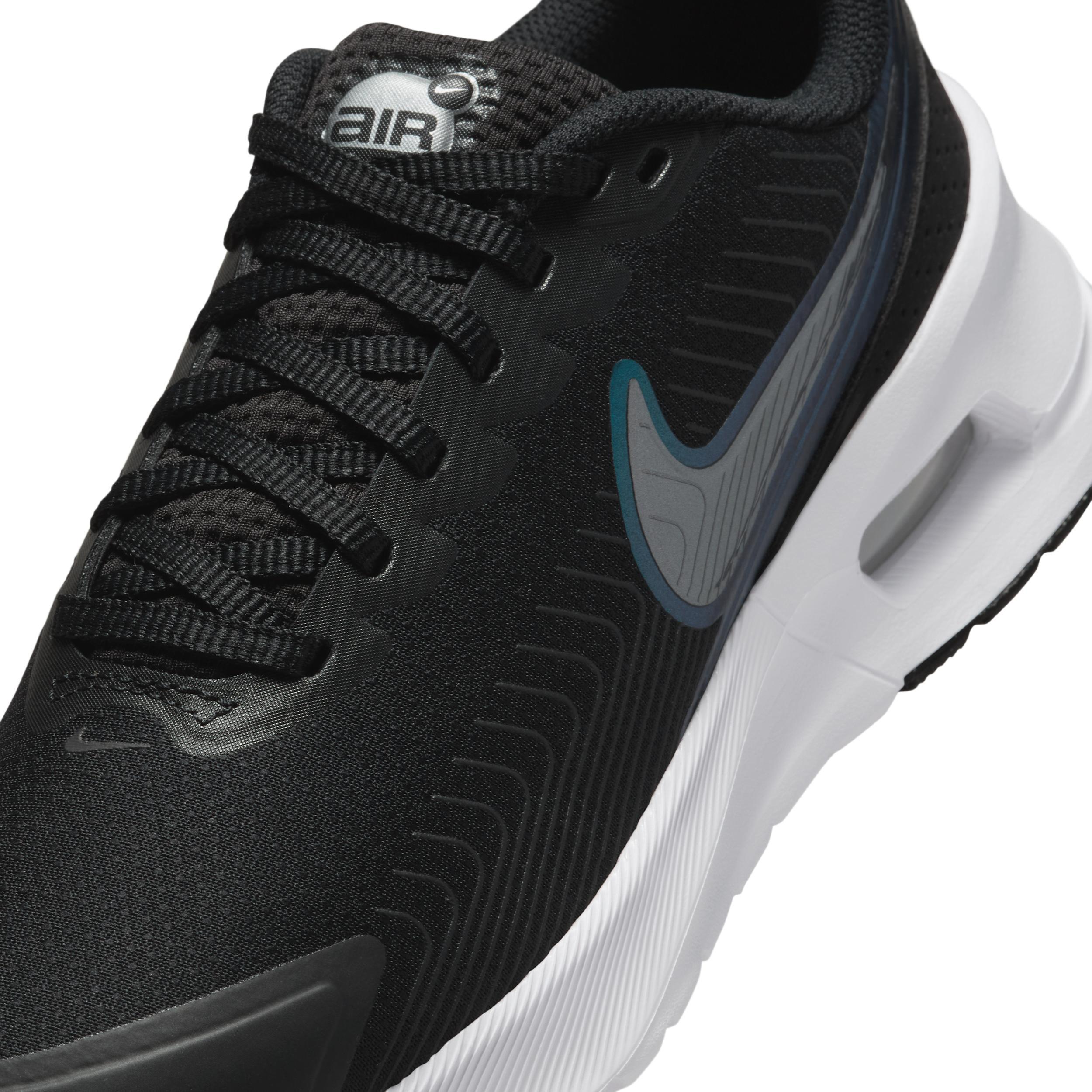 Nike Women's Air Max Nuaxis Shoes Product Image