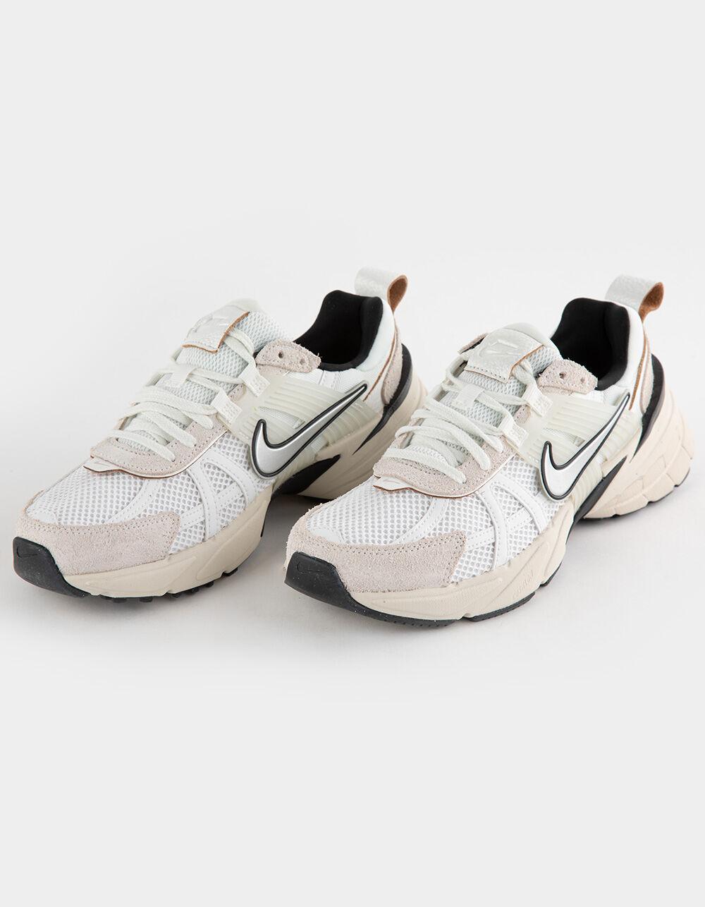 NIKE V2K Womens Running Shoes Product Image