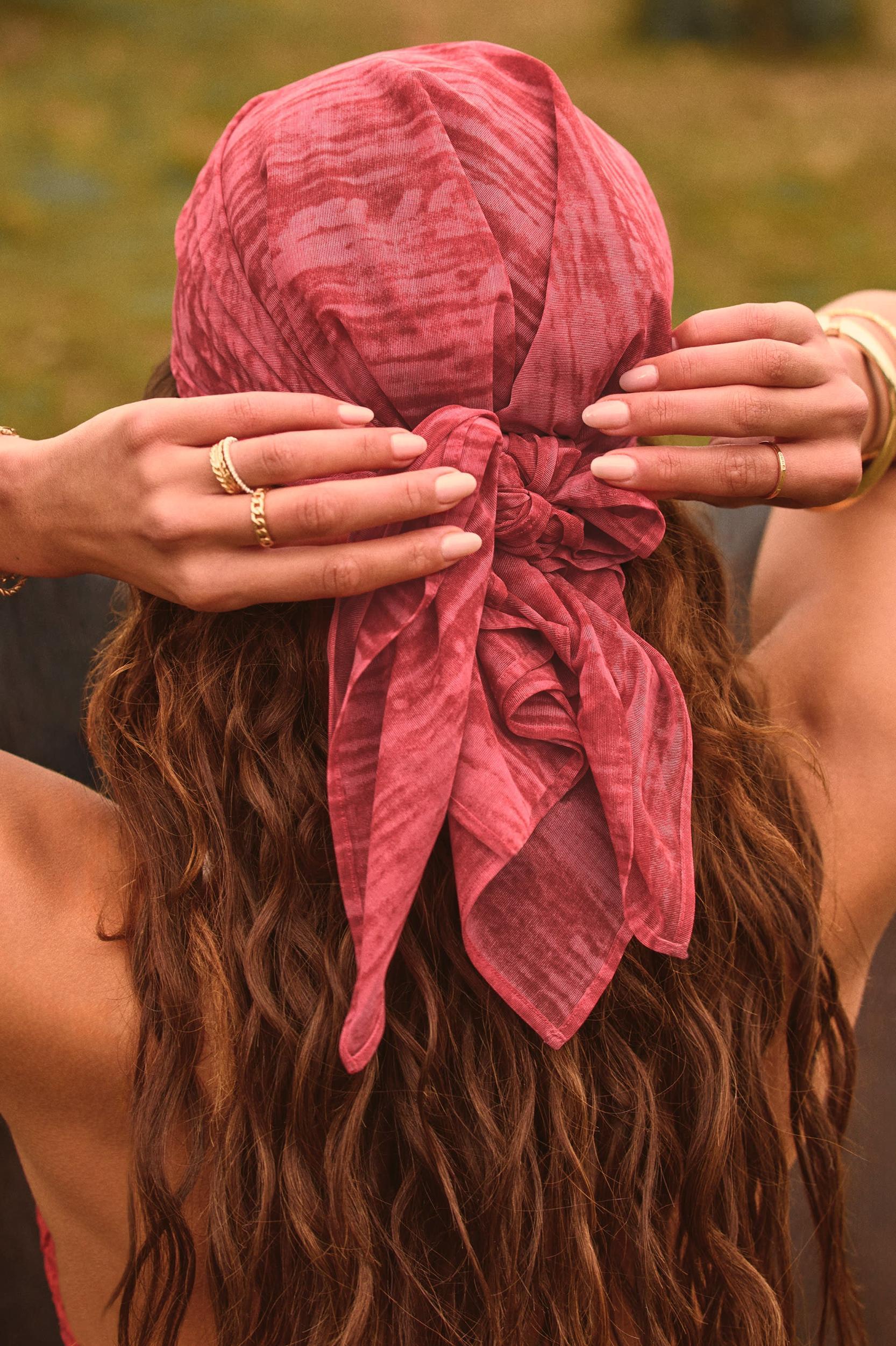 Headscarf in Red Print Product Image