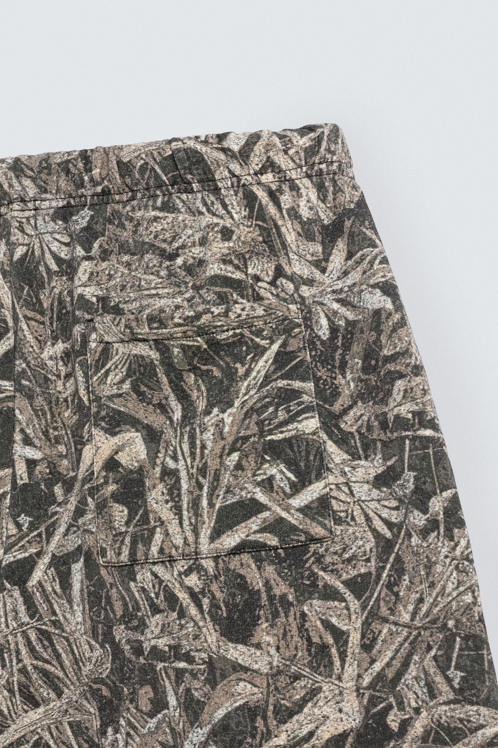 ABSTRACT PRINT SHORTS Product Image