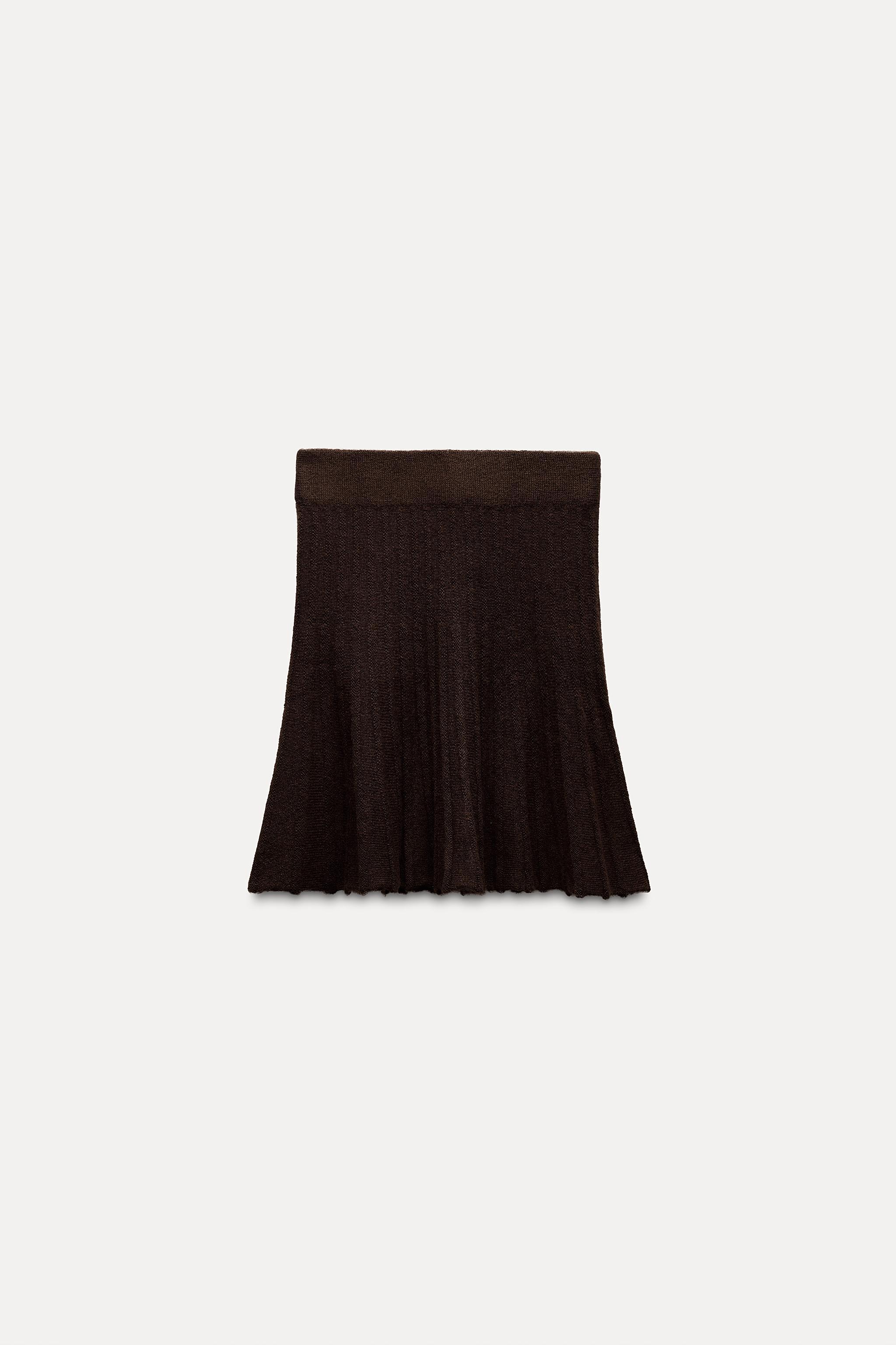 PLEATED SOLID KNIT SKIRT Product Image