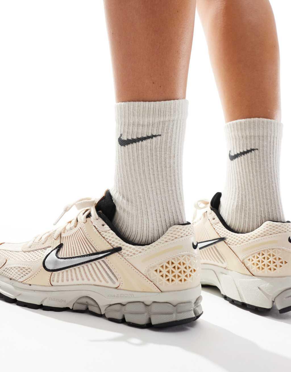 Nike Zoom Vomero 5 sneakers in beige, off white and silver Product Image