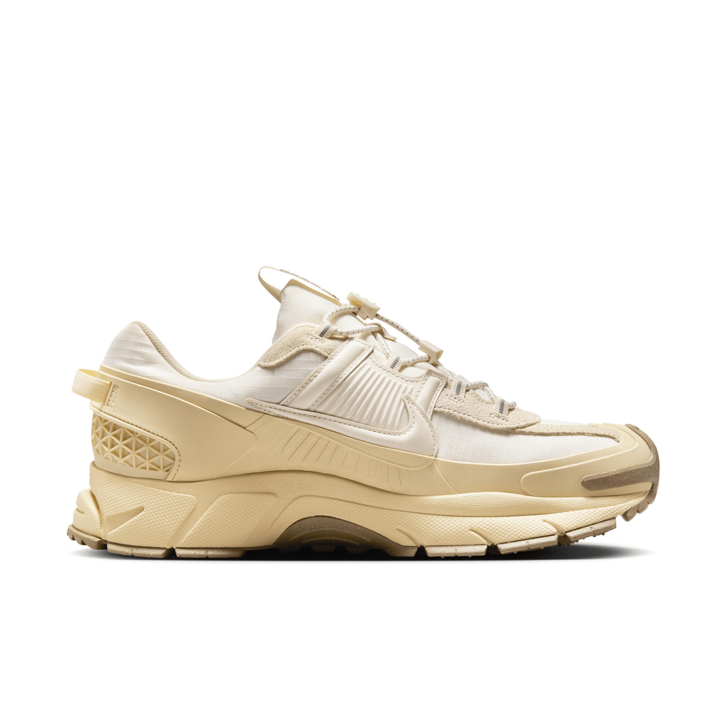 Nike Men's Zoom Vomero Roam Winterized Shoes Product Image