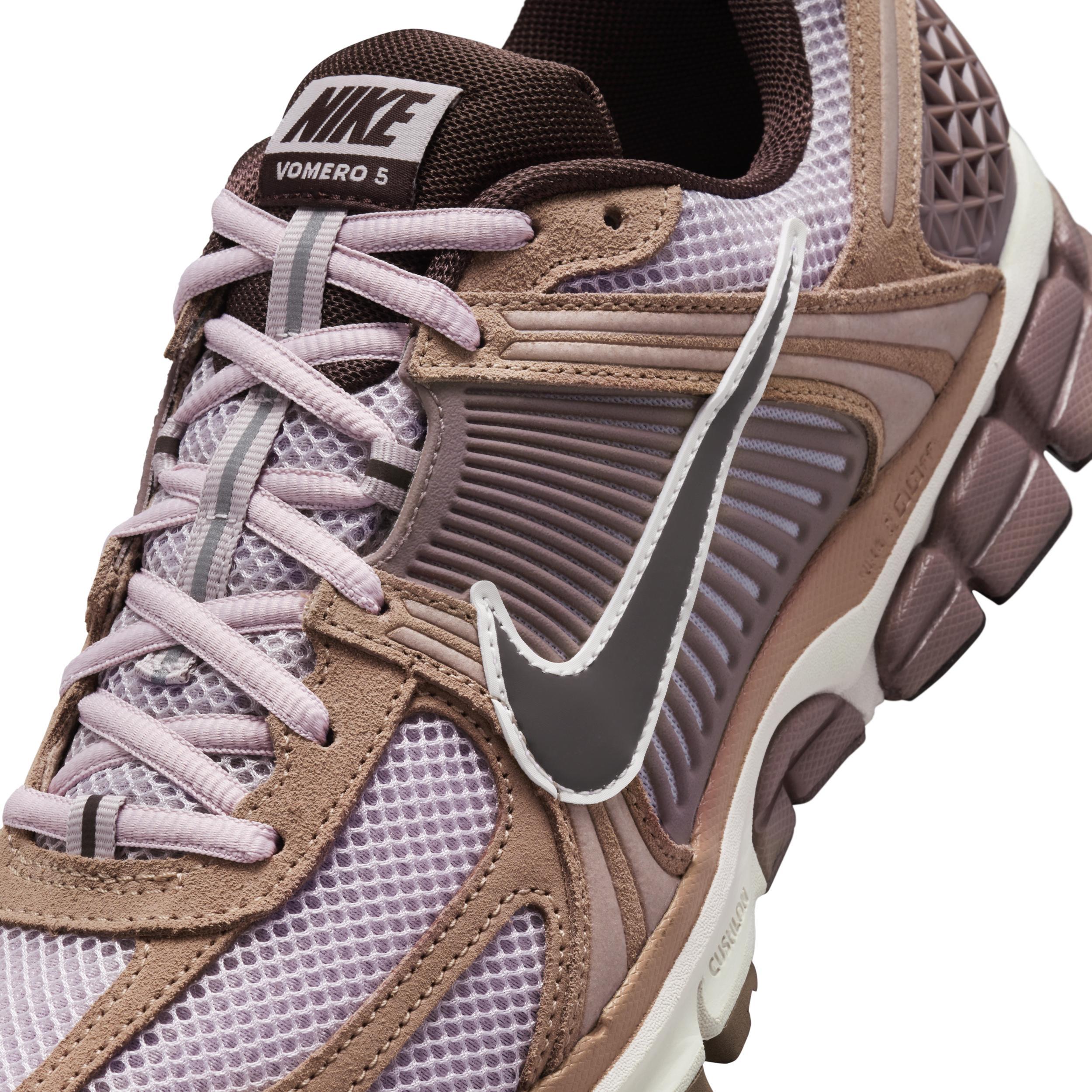 Nike Men's Zoom Vomero 5 Shoes Product Image