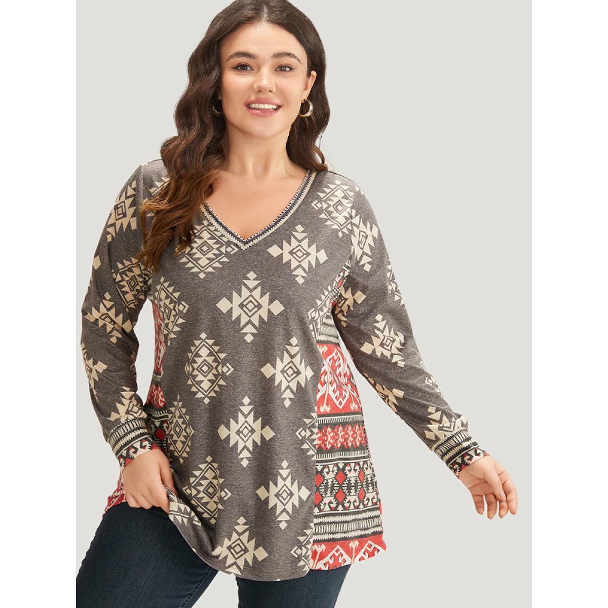 Plus Size Boho Print V Neck T-shirt DarkGray Women Casual Printed Bohemian Print V-neck Dailywear T-shirts BloomChic 28/5X Product Image