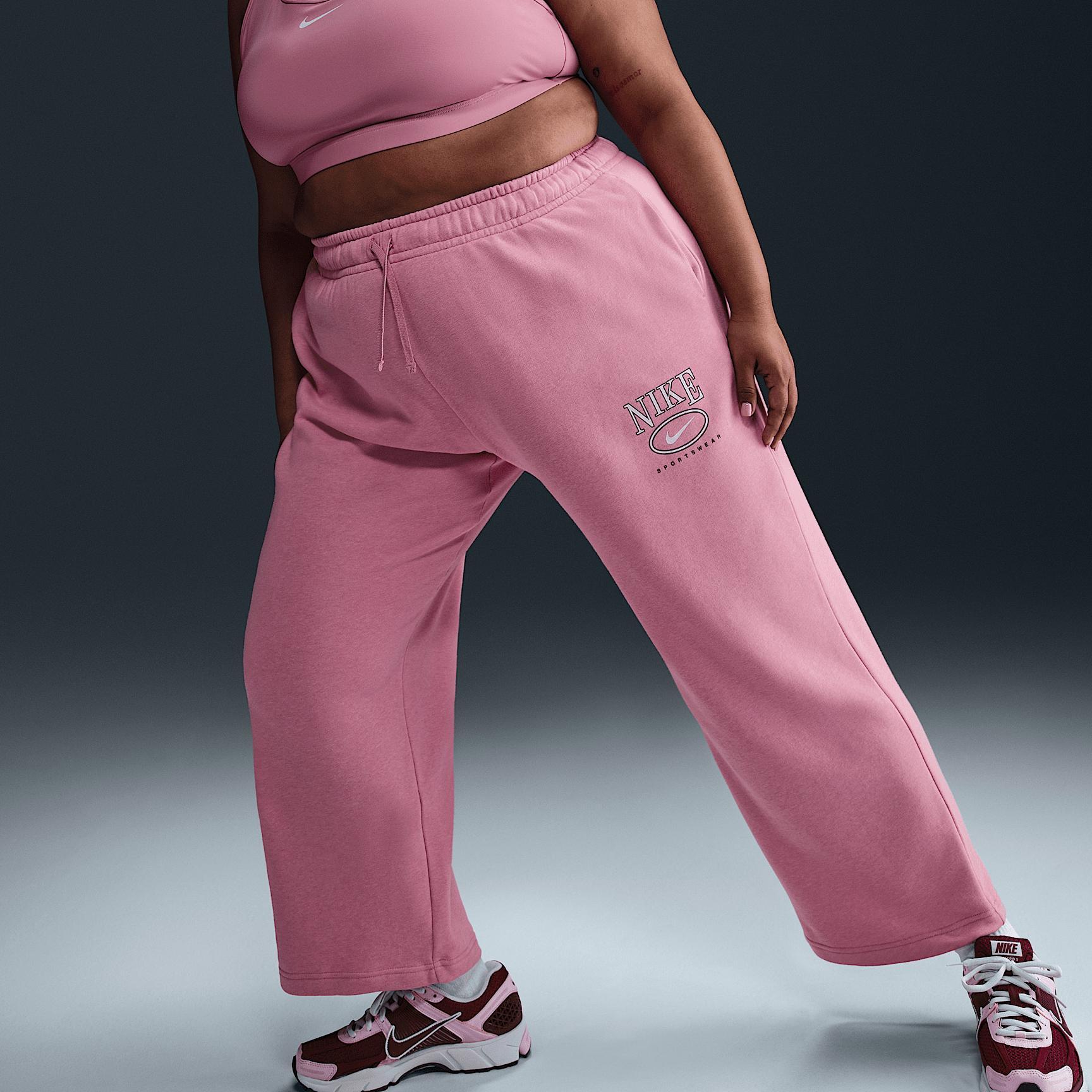 Women's Nike Sportswear Club Fleece Mid-Rise Wide-Leg Graphic Pants (Plus Size) Product Image