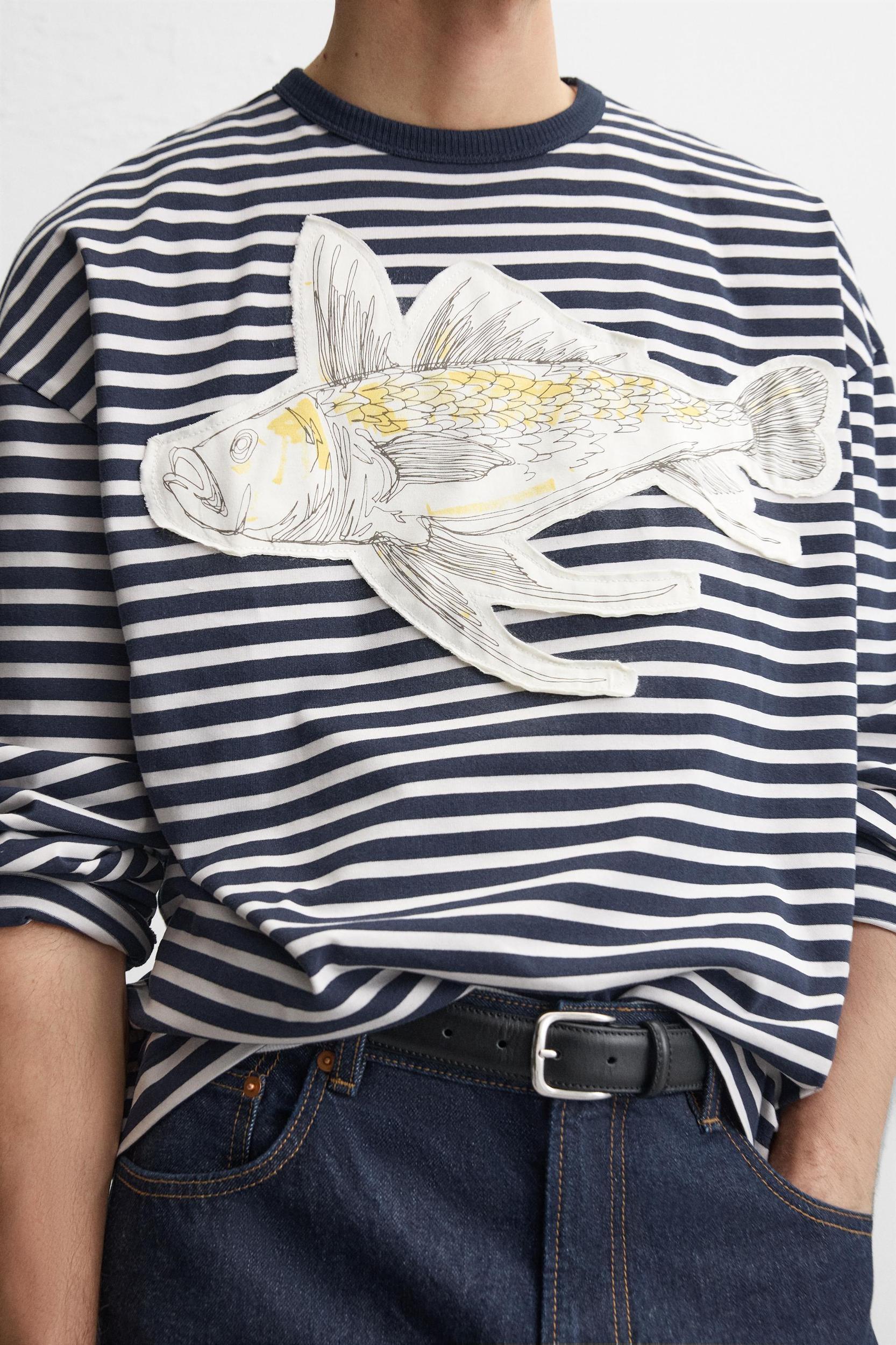 STRIPED PATCH T-SHIRT Product Image