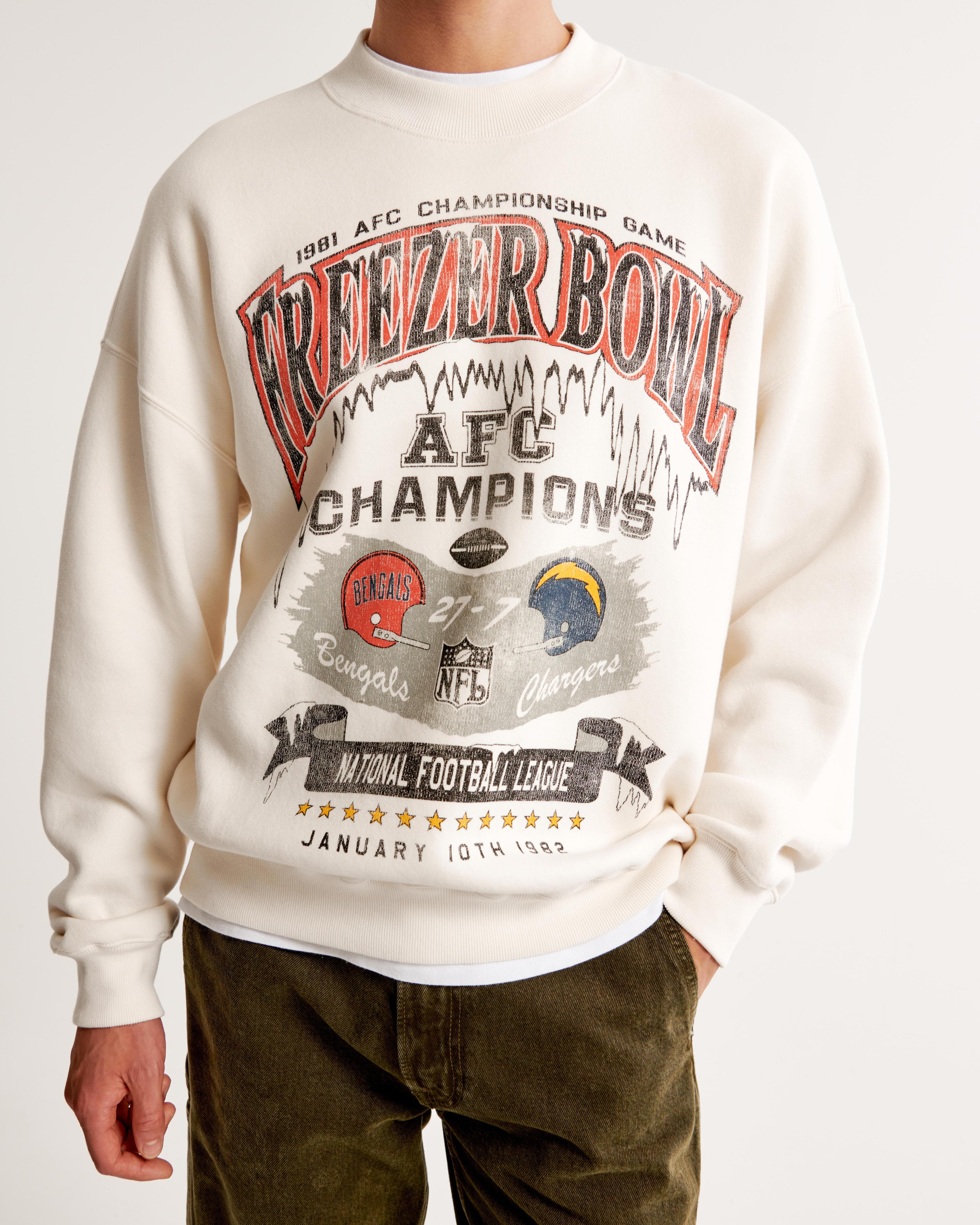 Tampa Bay Buccaneers Graphic Crew Sweatshirt Product Image