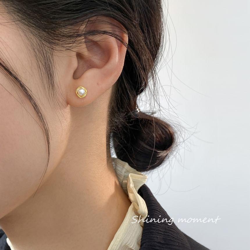 925 Sterling Silver Faux Pearl Stud Earring Product Image