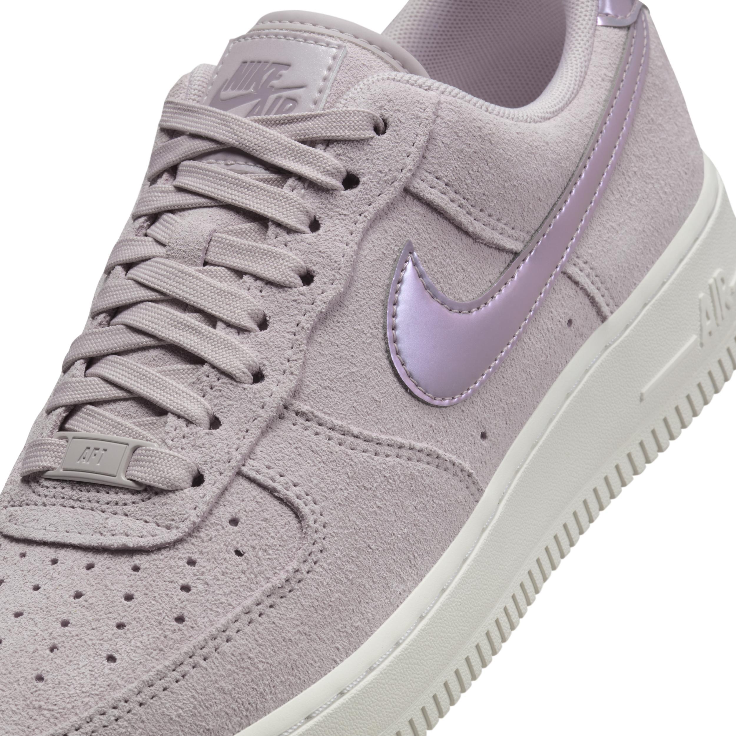 Nike Women's Air Force 1 '07 SE Shoes Product Image