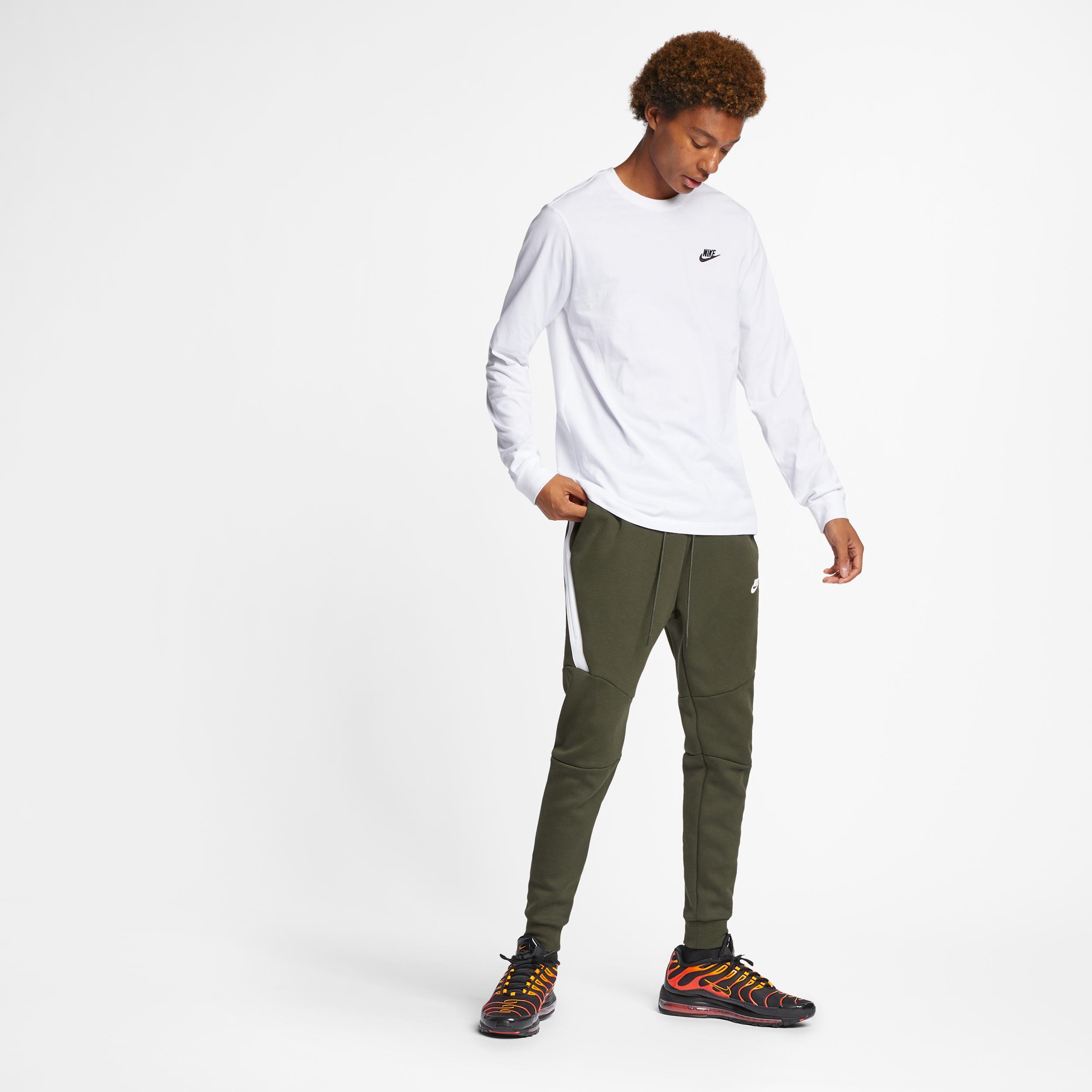 Mens Nike Sportswear Club Long-Sleeve T-Shirt | AR5193-100 Product Image