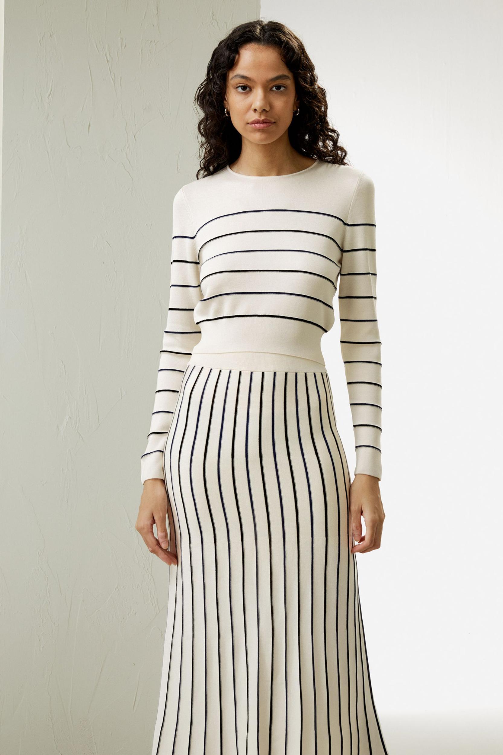 Cropped Silk-knitted Long Sleeve Tee Product Image