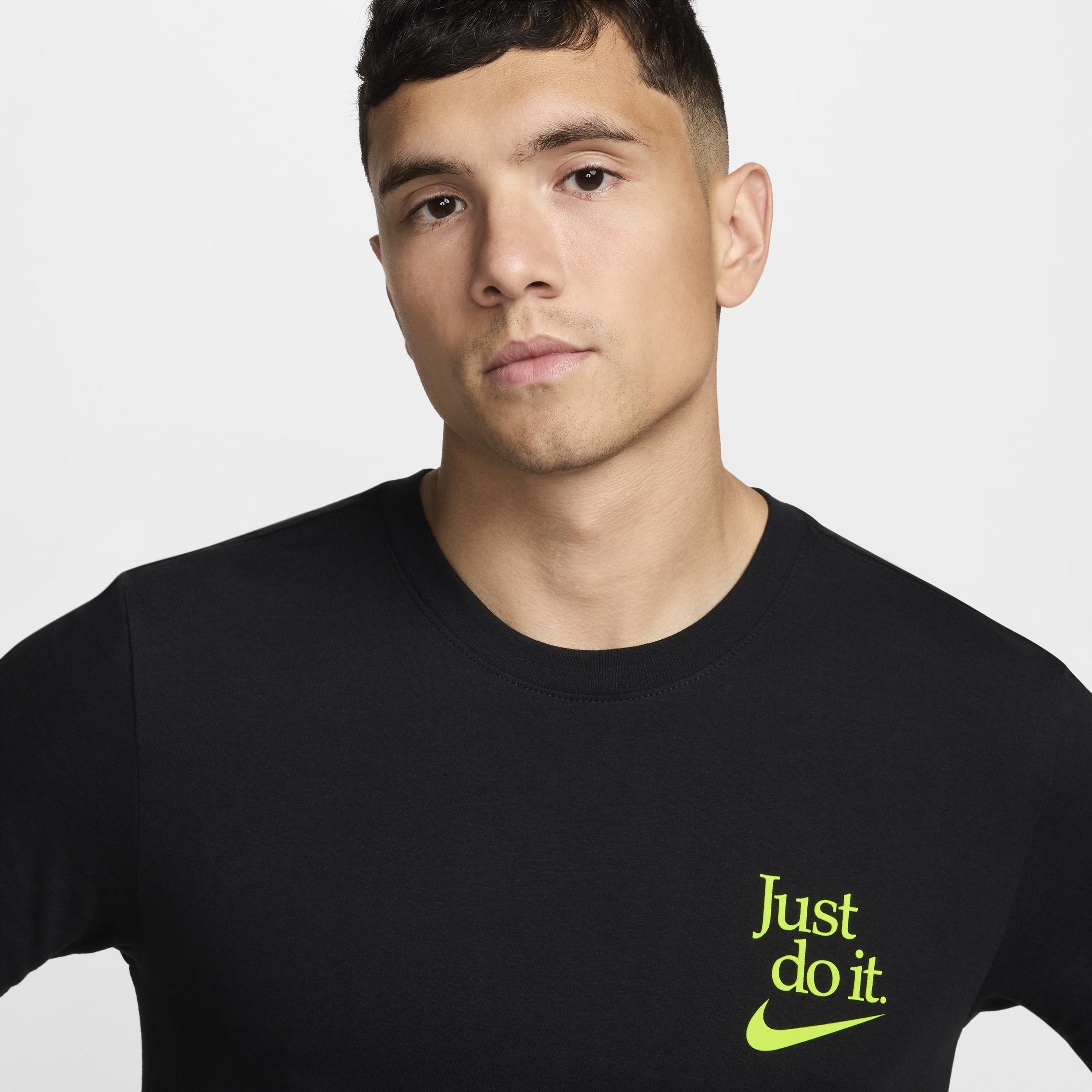 Nike T-Shirt Product Image