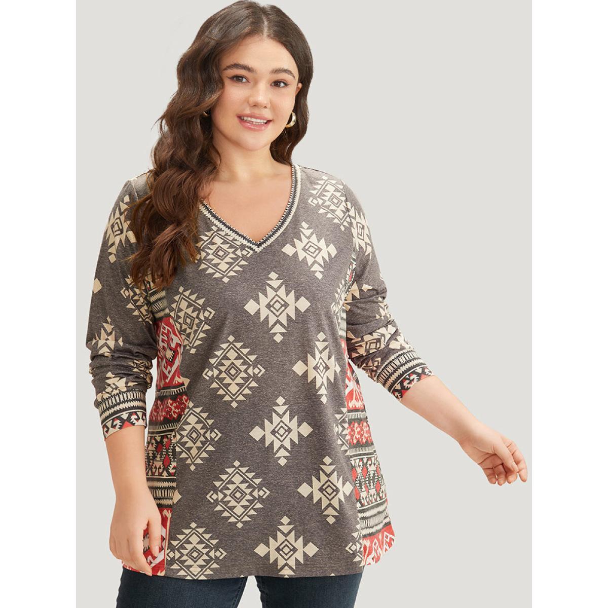 Plus Size Boho Print V Neck T-shirt DarkGray Women Casual Printed Bohemian Print V-neck Dailywear T-shirts BloomChic 28/5X Product Image