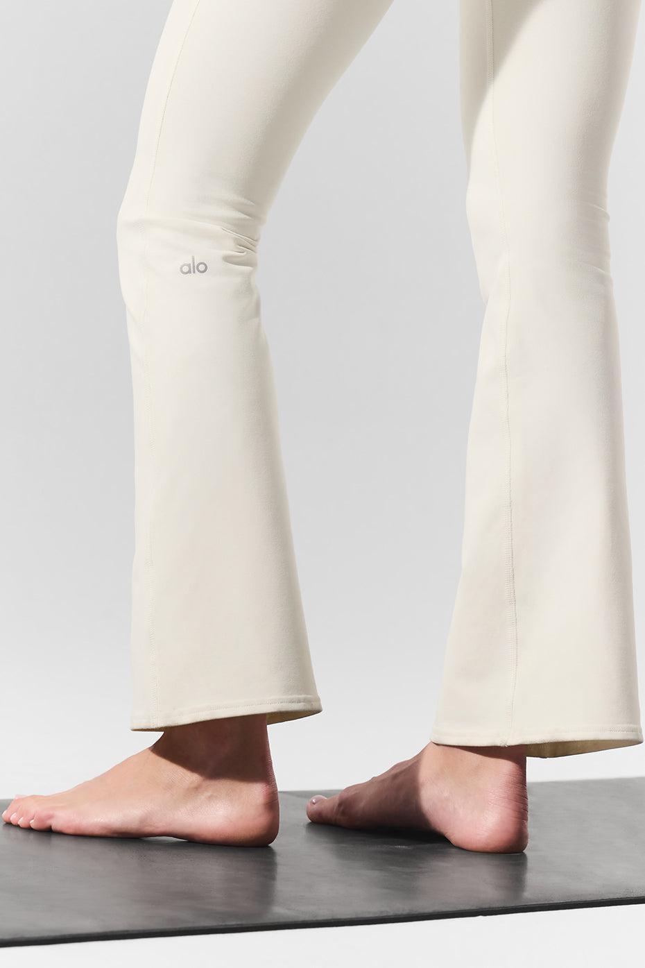 ALO | Airbrush High-Waist 7/8 Bootcut Legging White Product Image