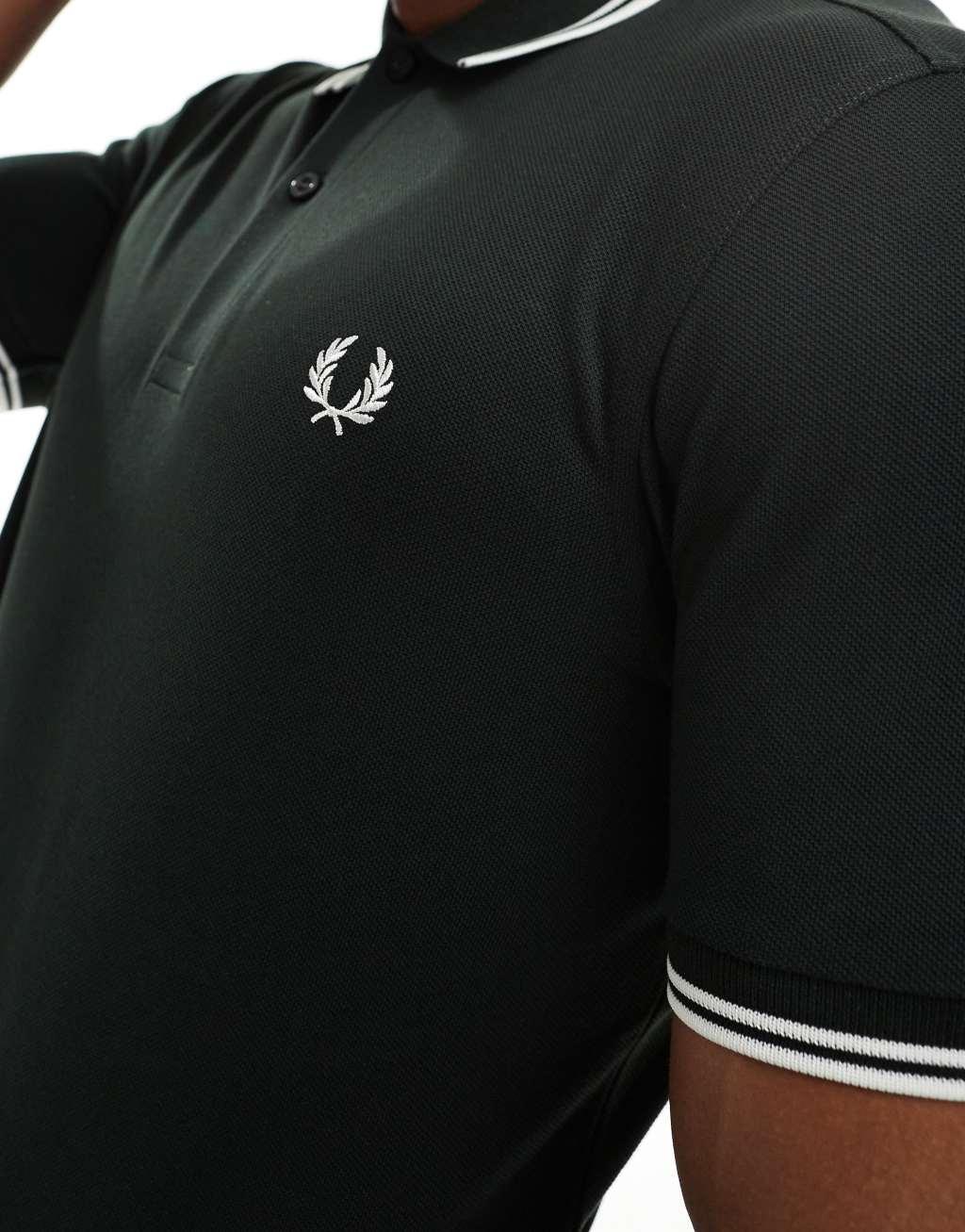 Fred Perry twin tipped logo polo in green Product Image