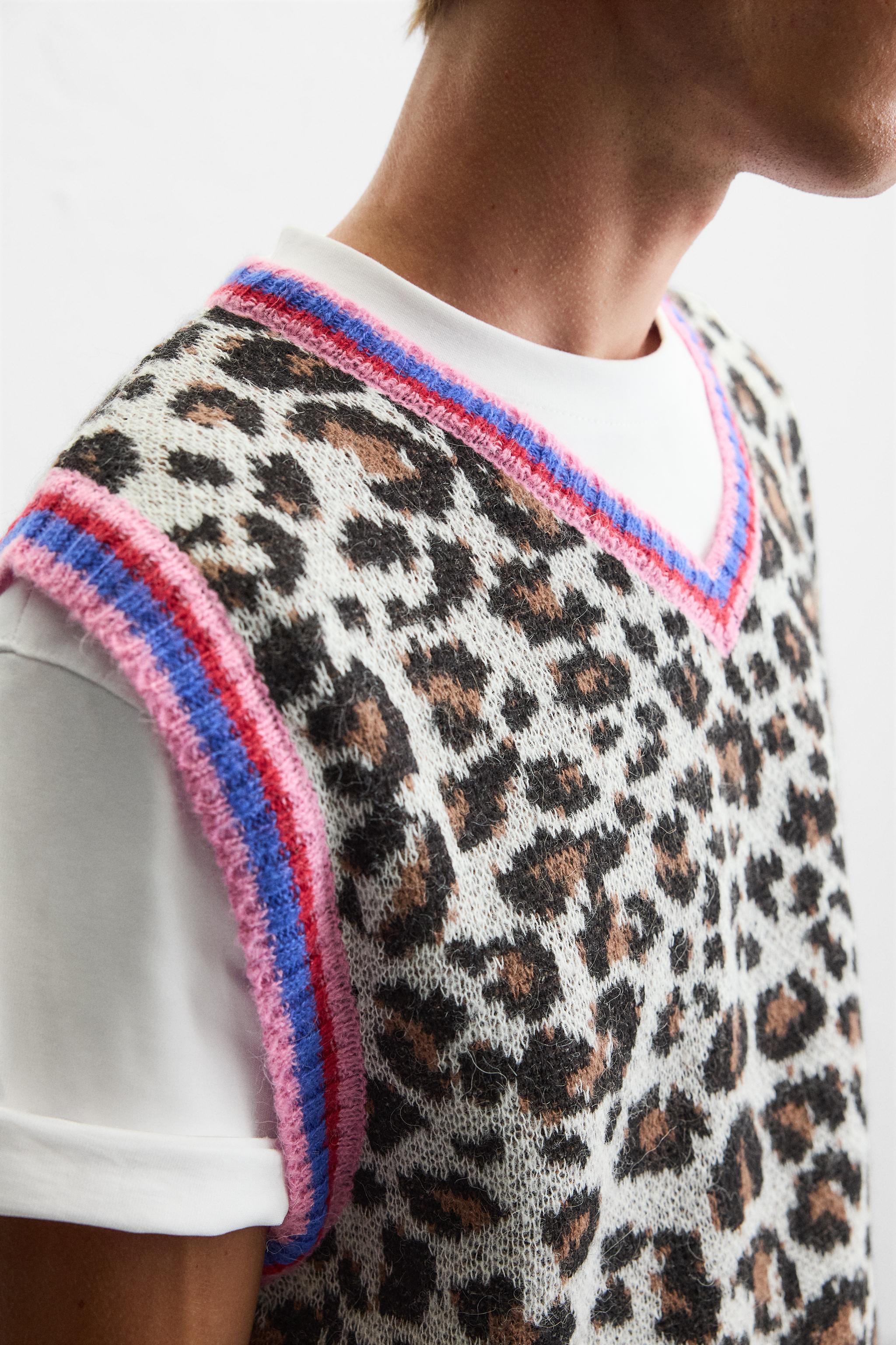 ANIMAL PRINT JACQUARD KNIT VEST Product Image