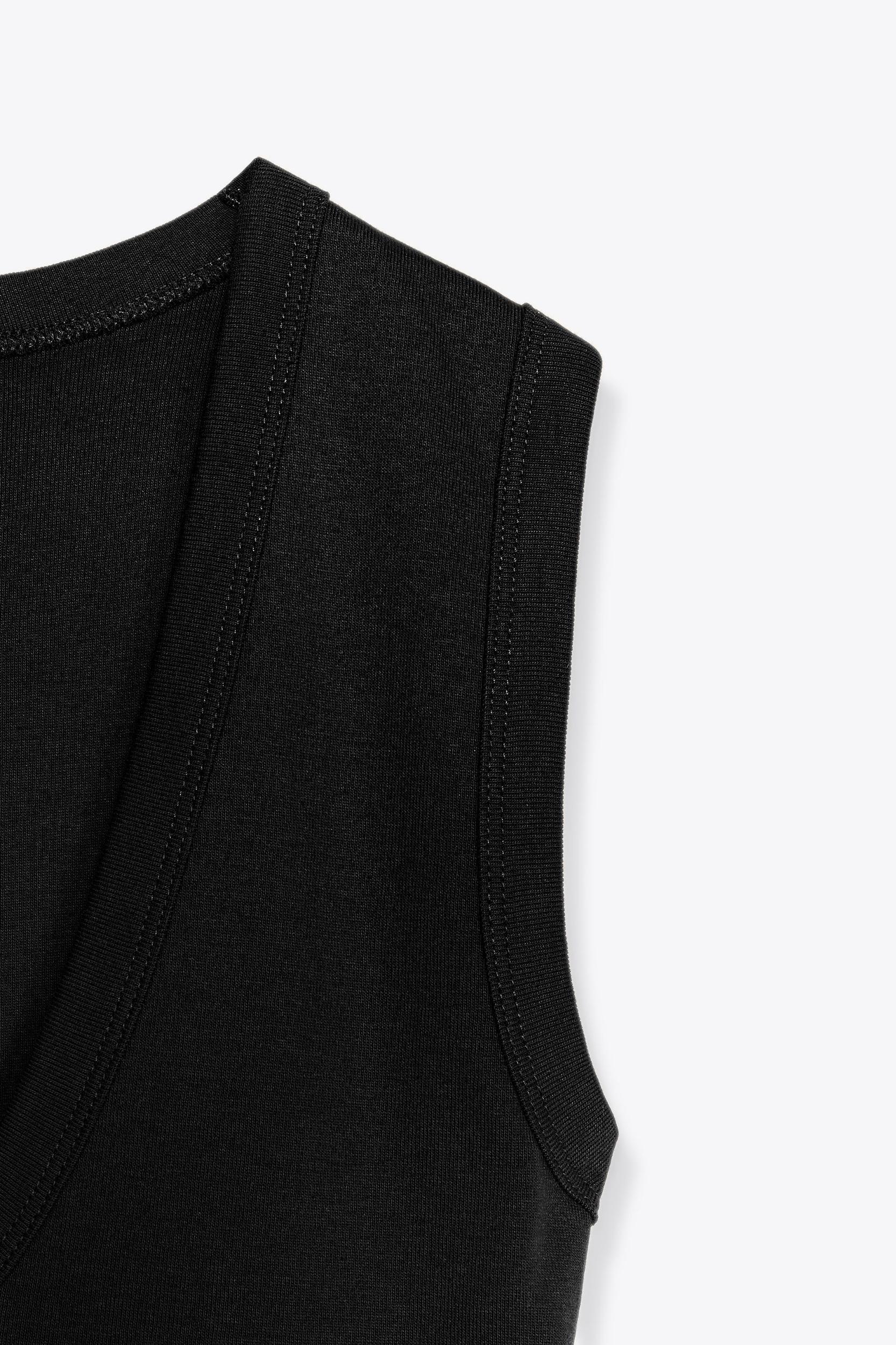 V-NECK TOP Product Image