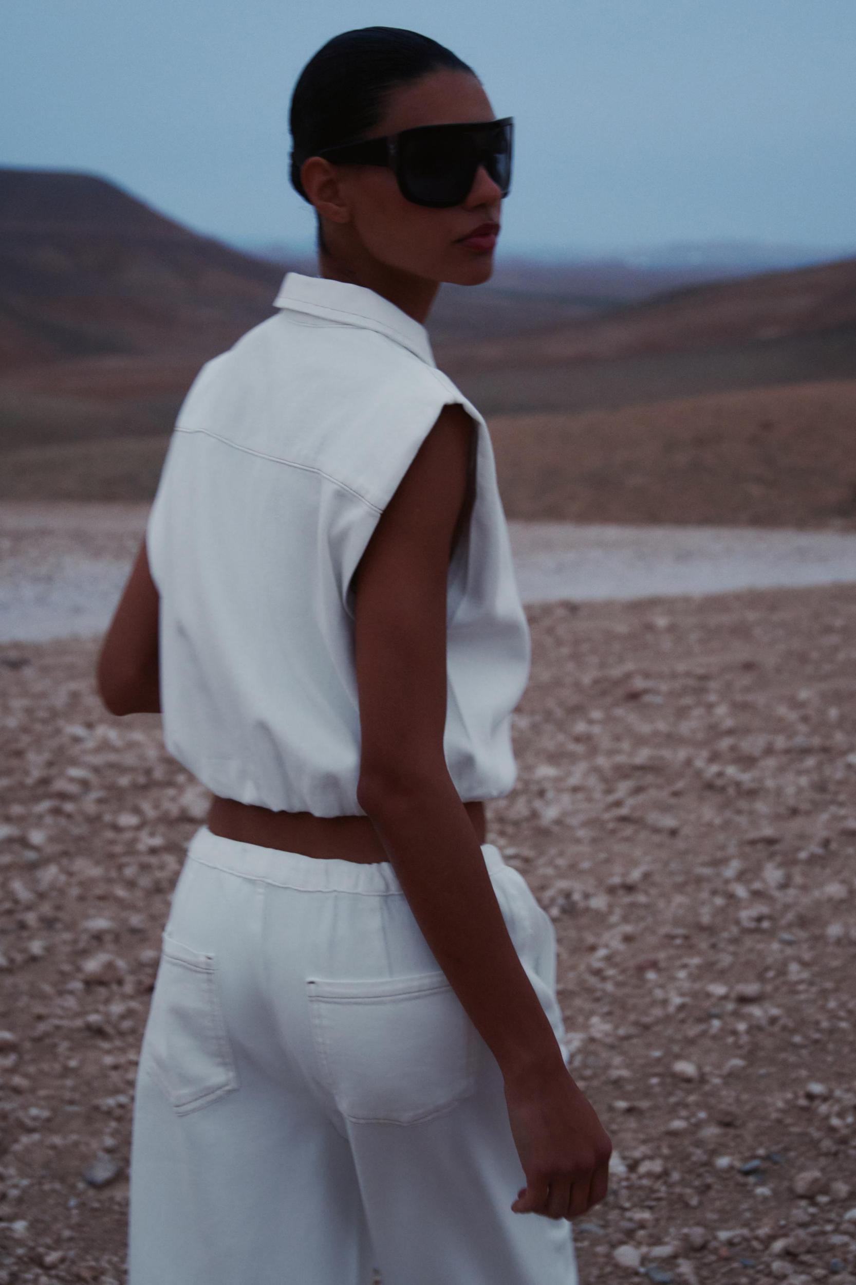 TOPSTITCHING ELASTIC HEM VEST Product Image