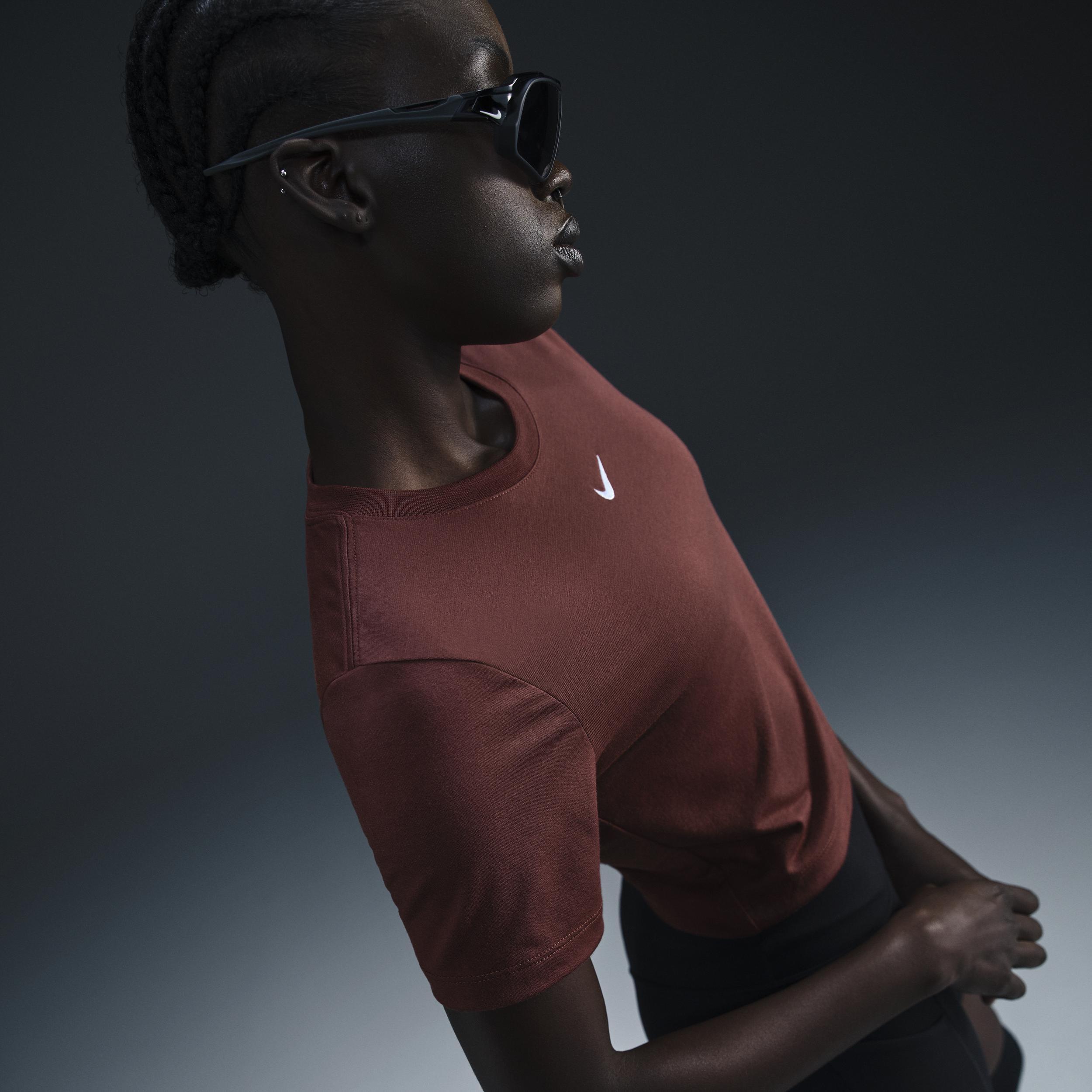 Nike Sportswear Essential Women's Slim Cropped T-Shirt Product Image