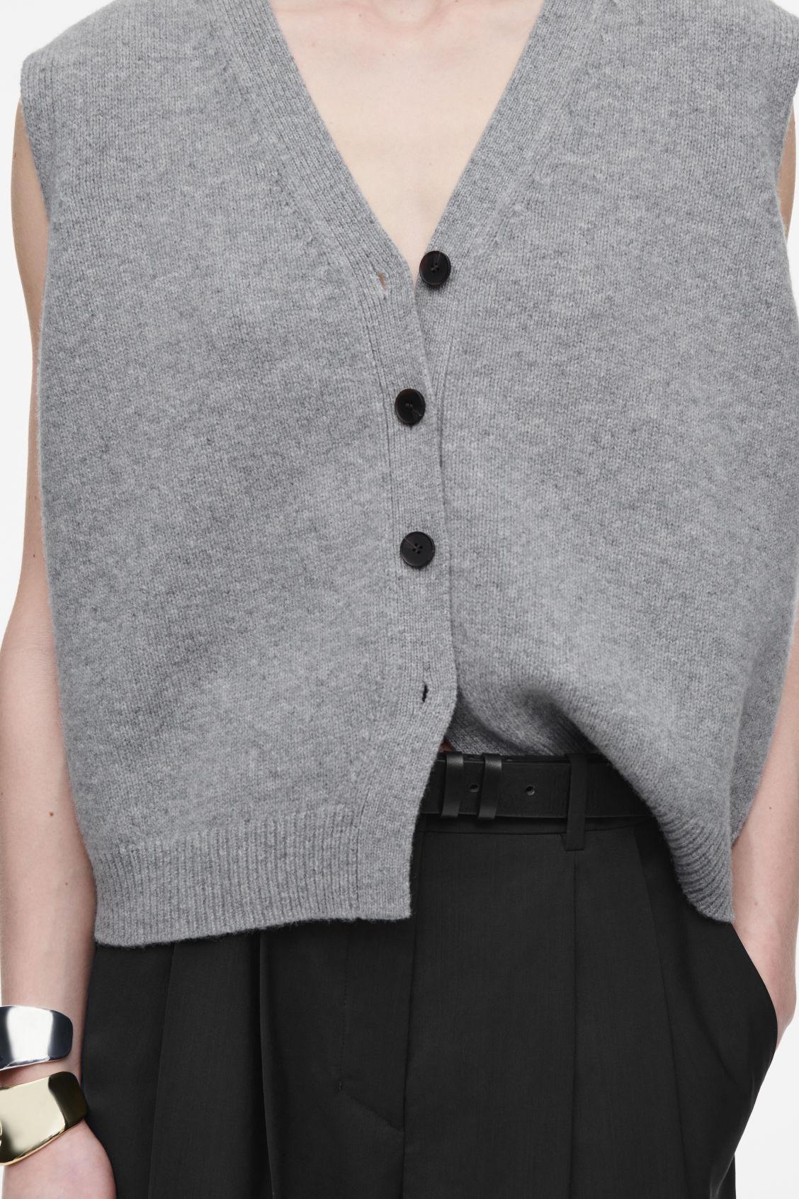 V-NECK MERINO WOOL WAISTCOAT Product Image