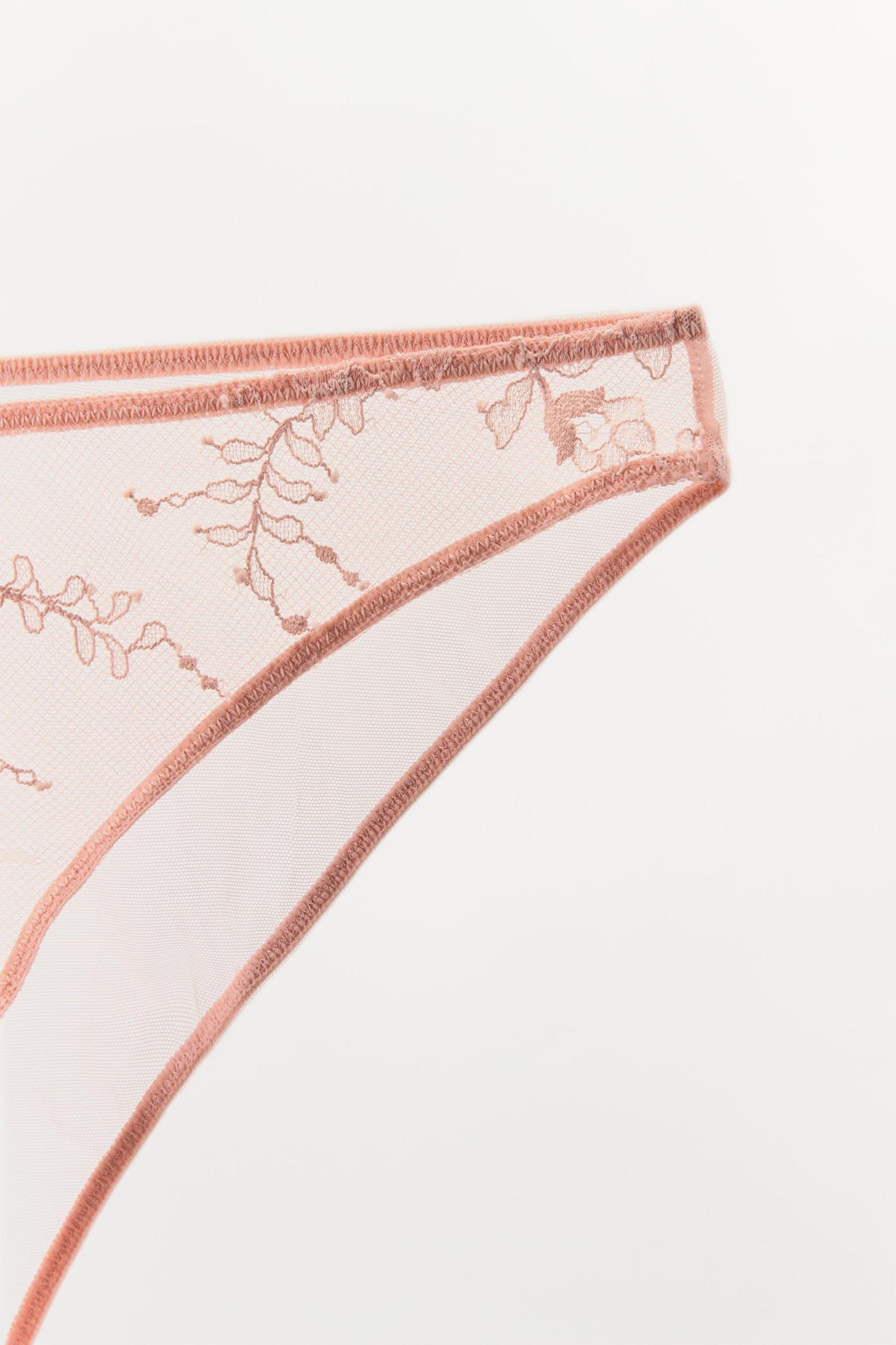 LACE UNDERWIRE BRA Product Image