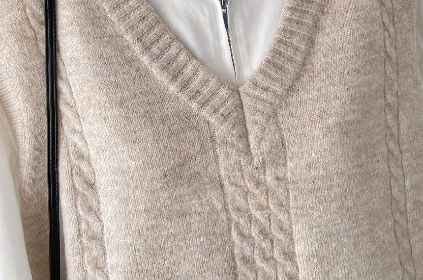 V-Neck Plain Cable-Knit Sweater Vest Product Image