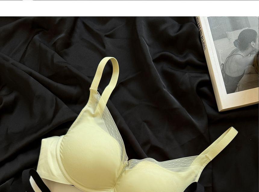 Mesh Trim Wireless Bra Product Image