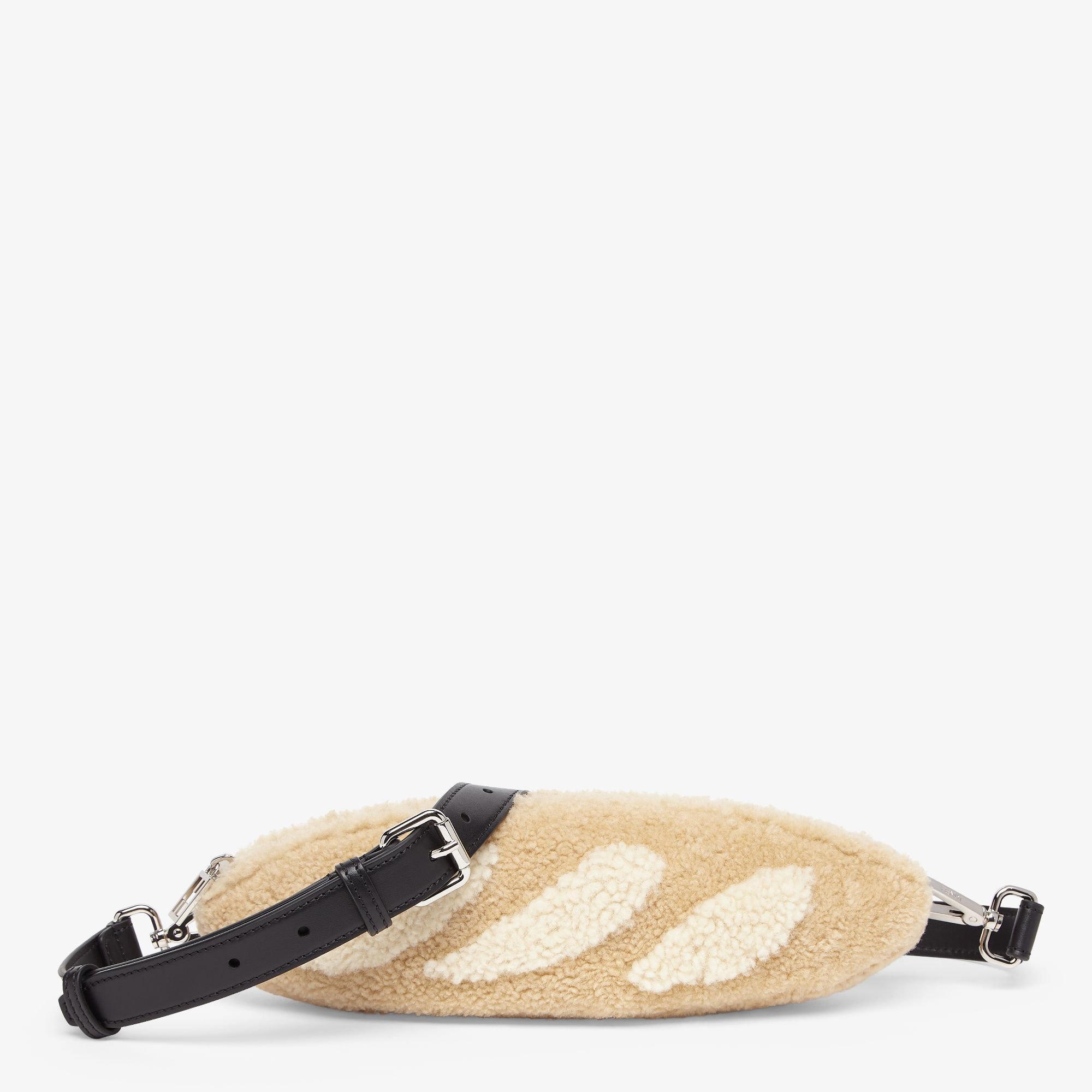 Baguette BagBeige sheepskin bag Product Image