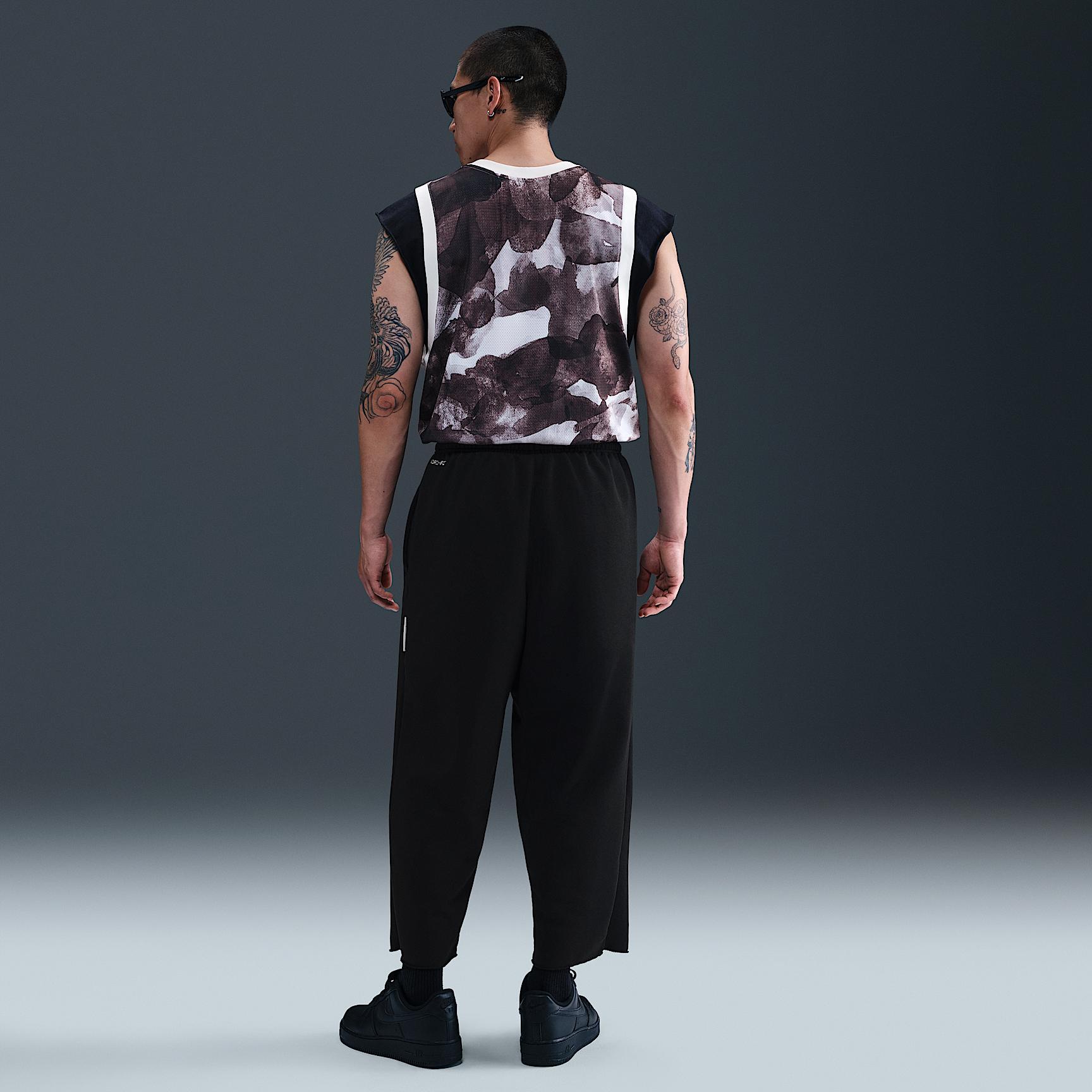 Nike Standard Issue Men's Dri-FIT 7/8-Length Basketball Pants Product Image