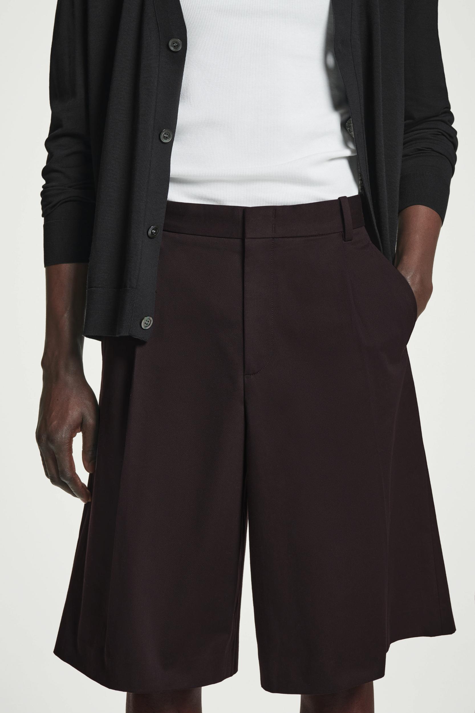 TAILORED WIDE-LEG SHORTS Product Image