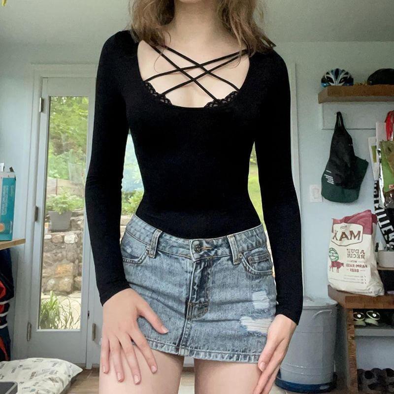 Long Sleeve Cross-Strap Plain Slim-Fit Crop Top Product Image