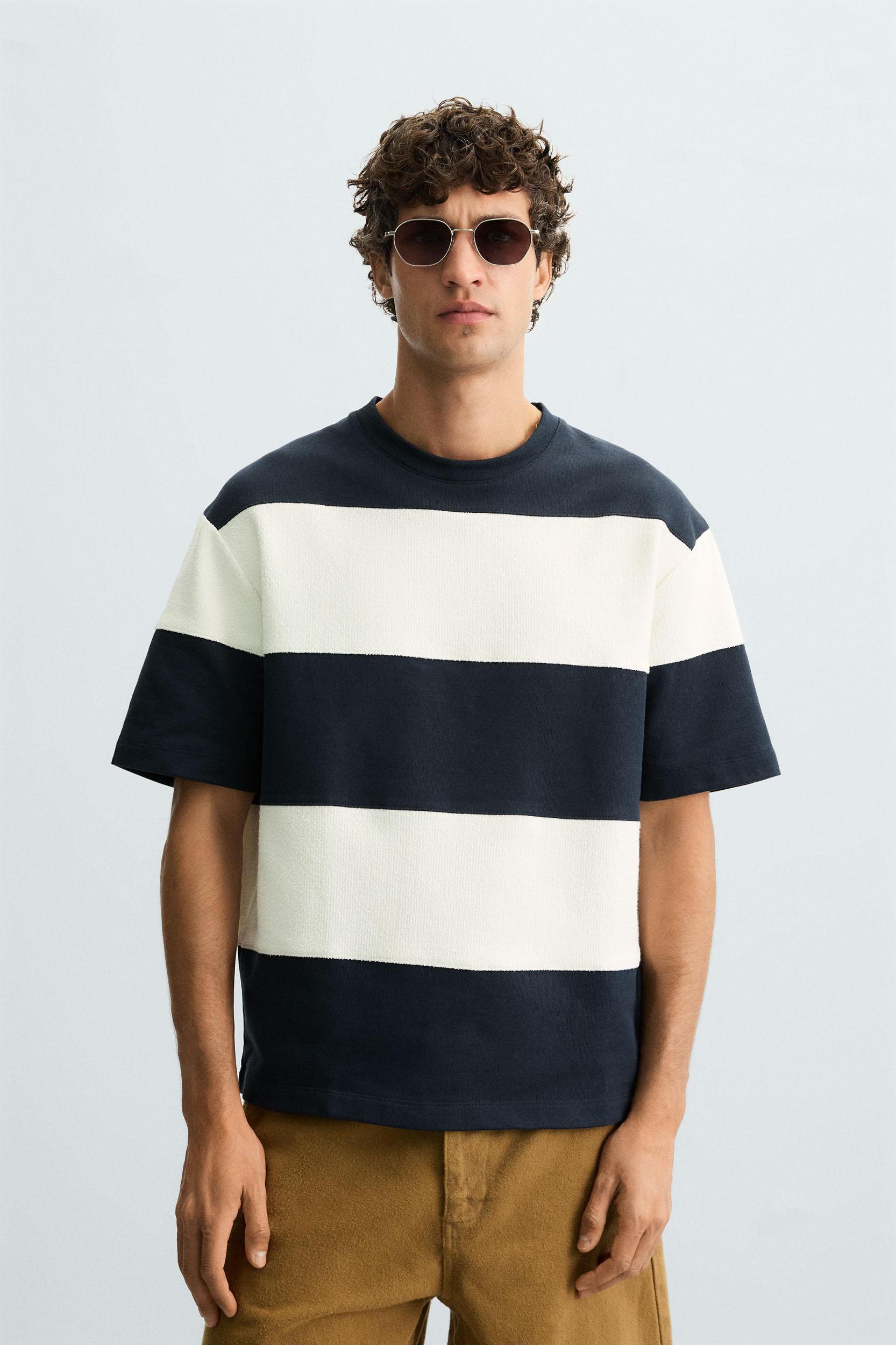 CONTRAST STRIPE SWEATSHIRT Product Image
