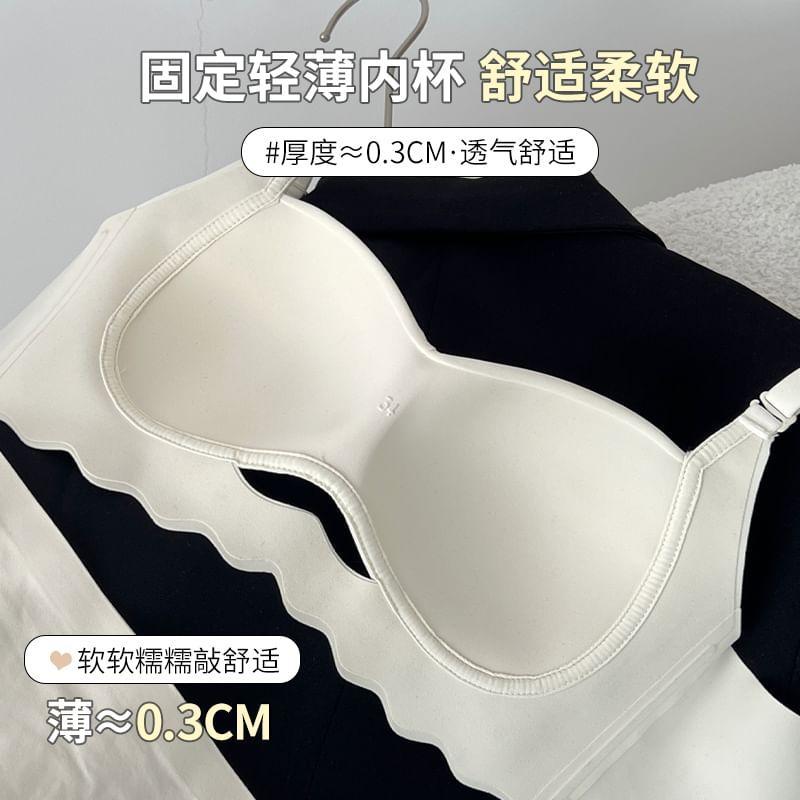 Cutout Plain Bra Product Image