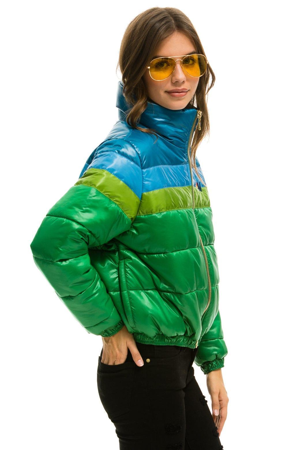 COLOR BLOCK LUXE APRES PUFFER JACKET - AMAZON GLOSSY Female Product Image