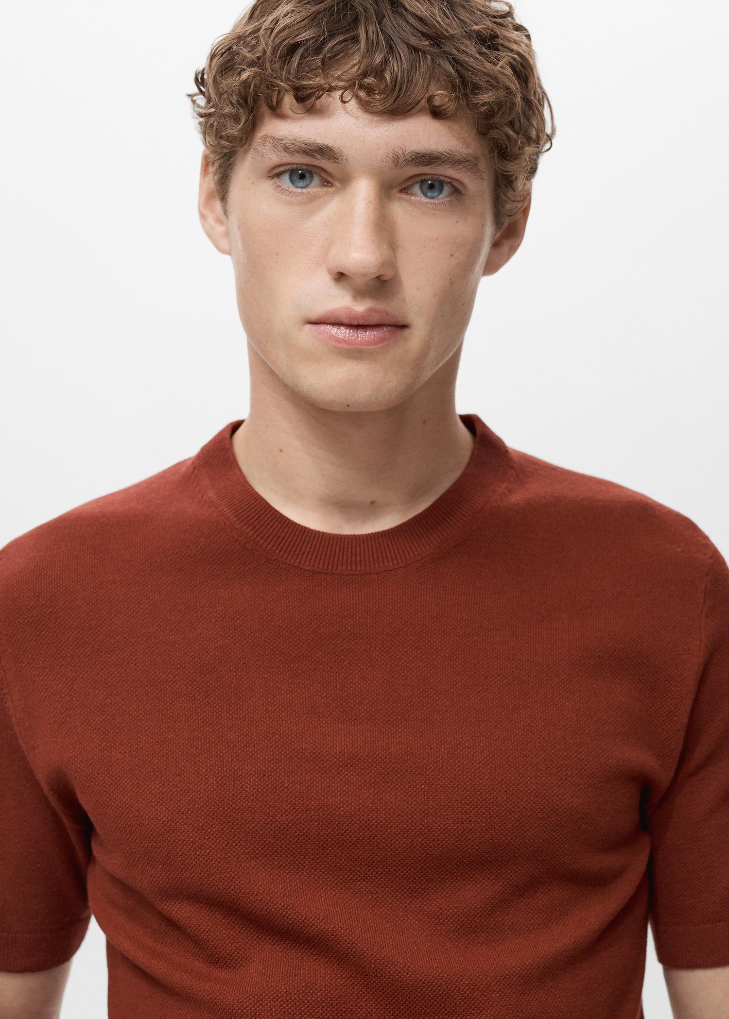 Cotton fine-knit t-shirt - Men | MANGO USA Product Image
