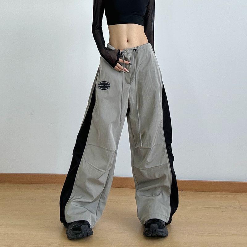 Low Waist Color-Block Loose-Fit Wide-Leg Sweatpants Product Image