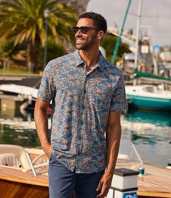 TravisMathew Day Cruise Button Up Short Sleeve Woven Shirt Product Image