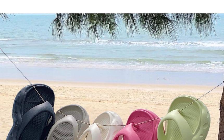 Plain Flip Flops Product Image