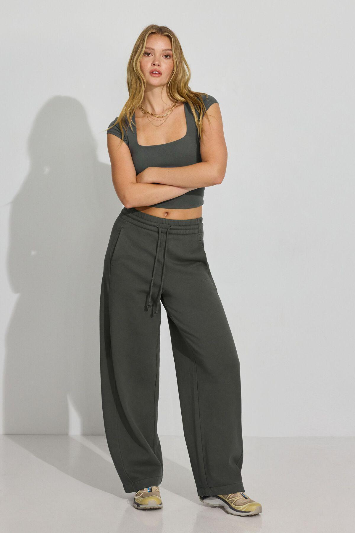 UltraFleece Barrel Leg Sweatpants Product Image