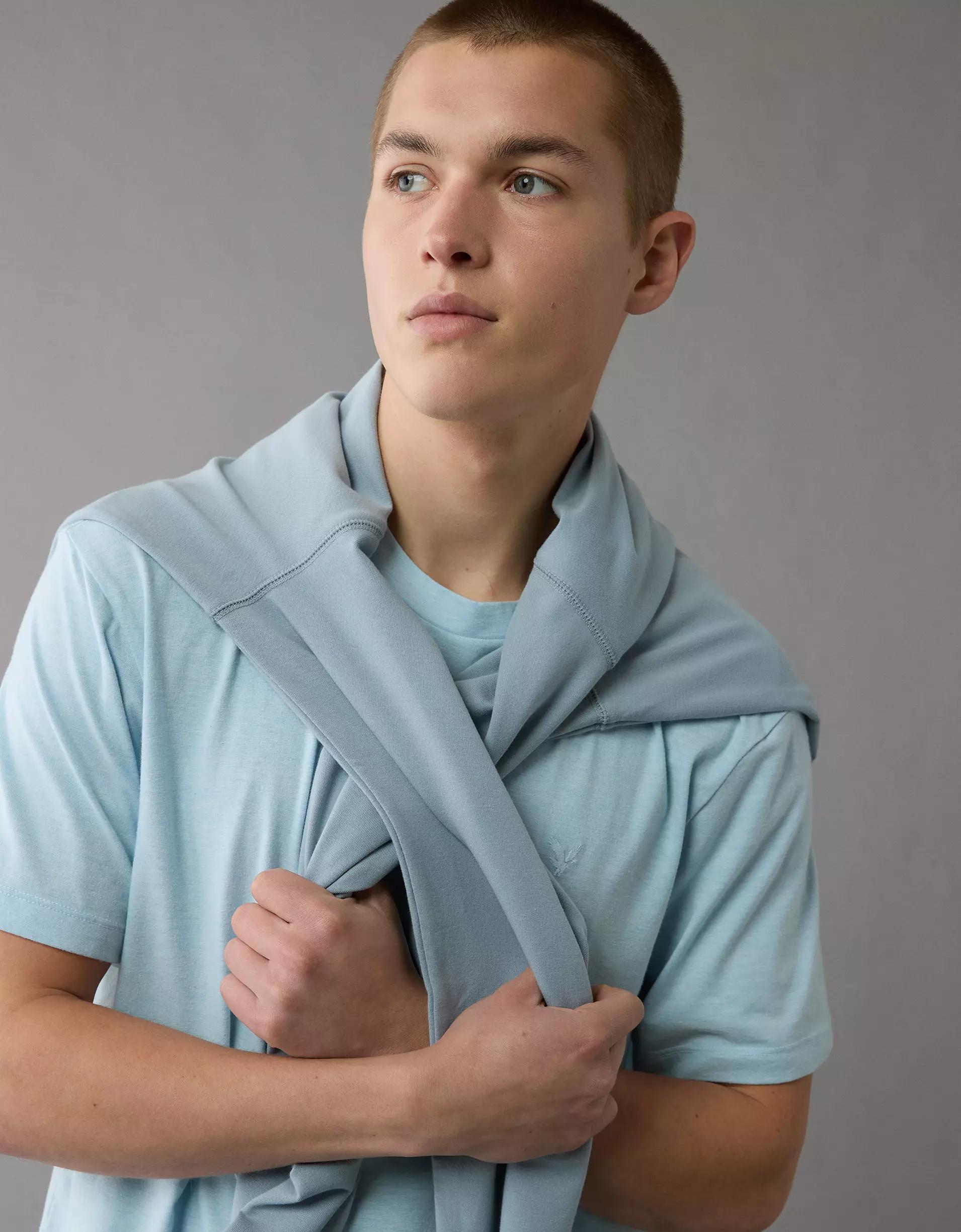 AE 24/7 Club T-Shirt Product Image